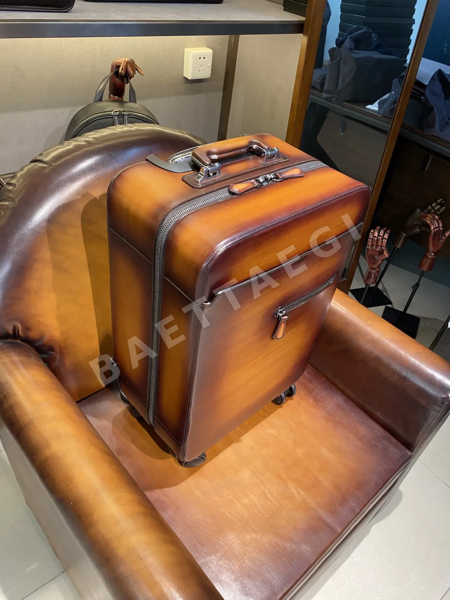벨루티 베네치아 카프스킨 트롤리 케이스 가방 상세 이미지 3