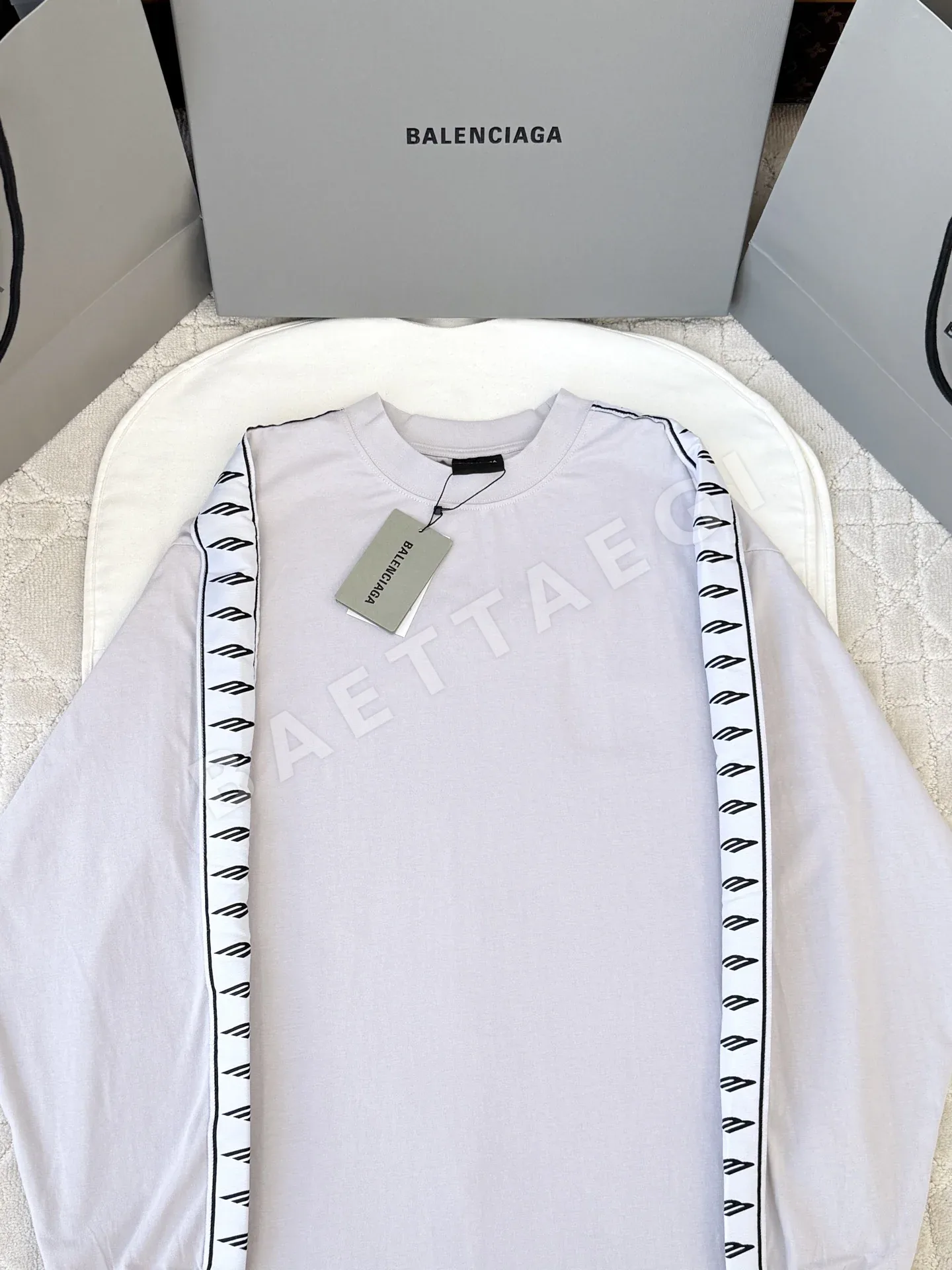 발렌시아가 3D 로고 테이프 웨빙 남성 긴팔 티셔츠 상세 이미지 5