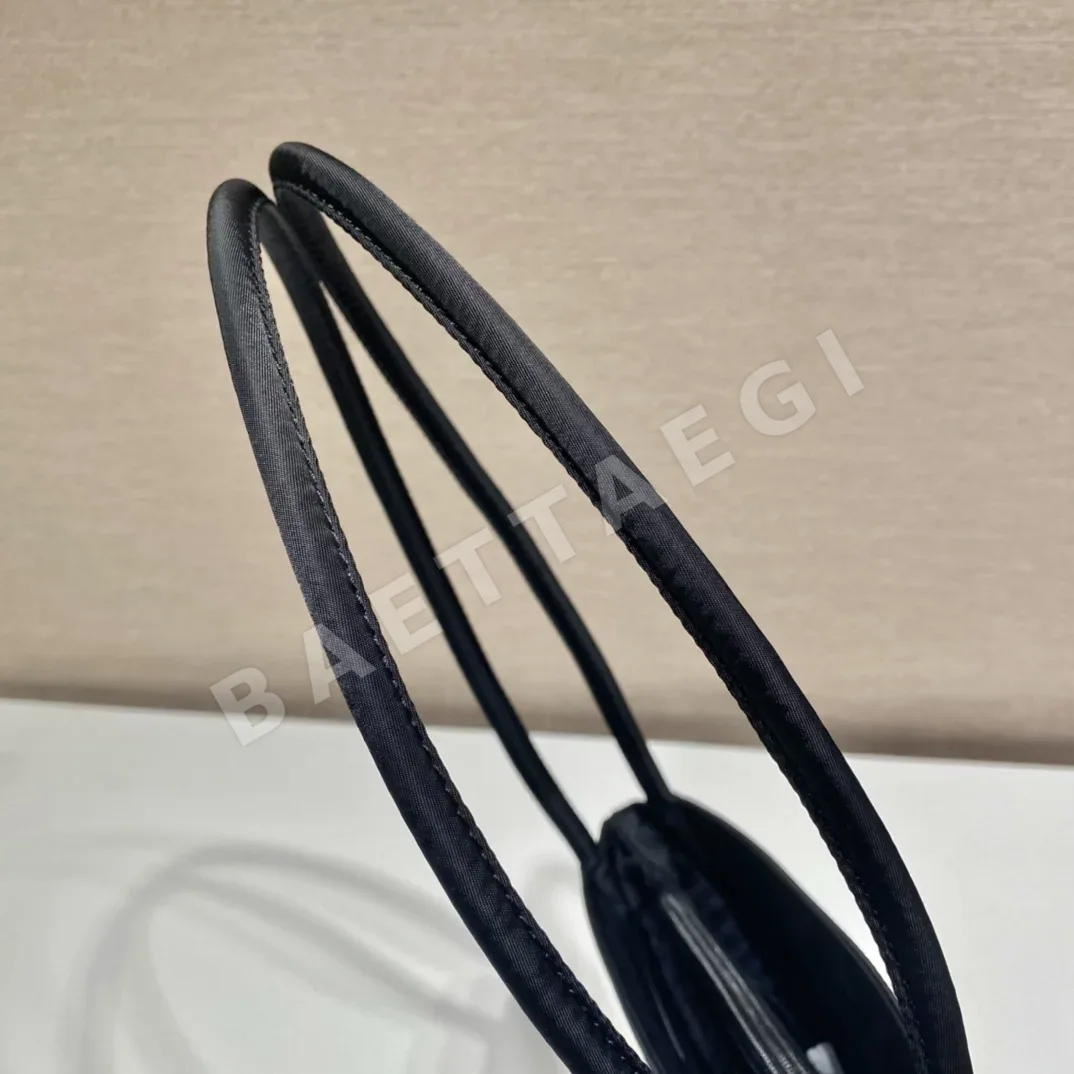 프라다 나일론 빈티지 라지 토트백 상세 이미지 8