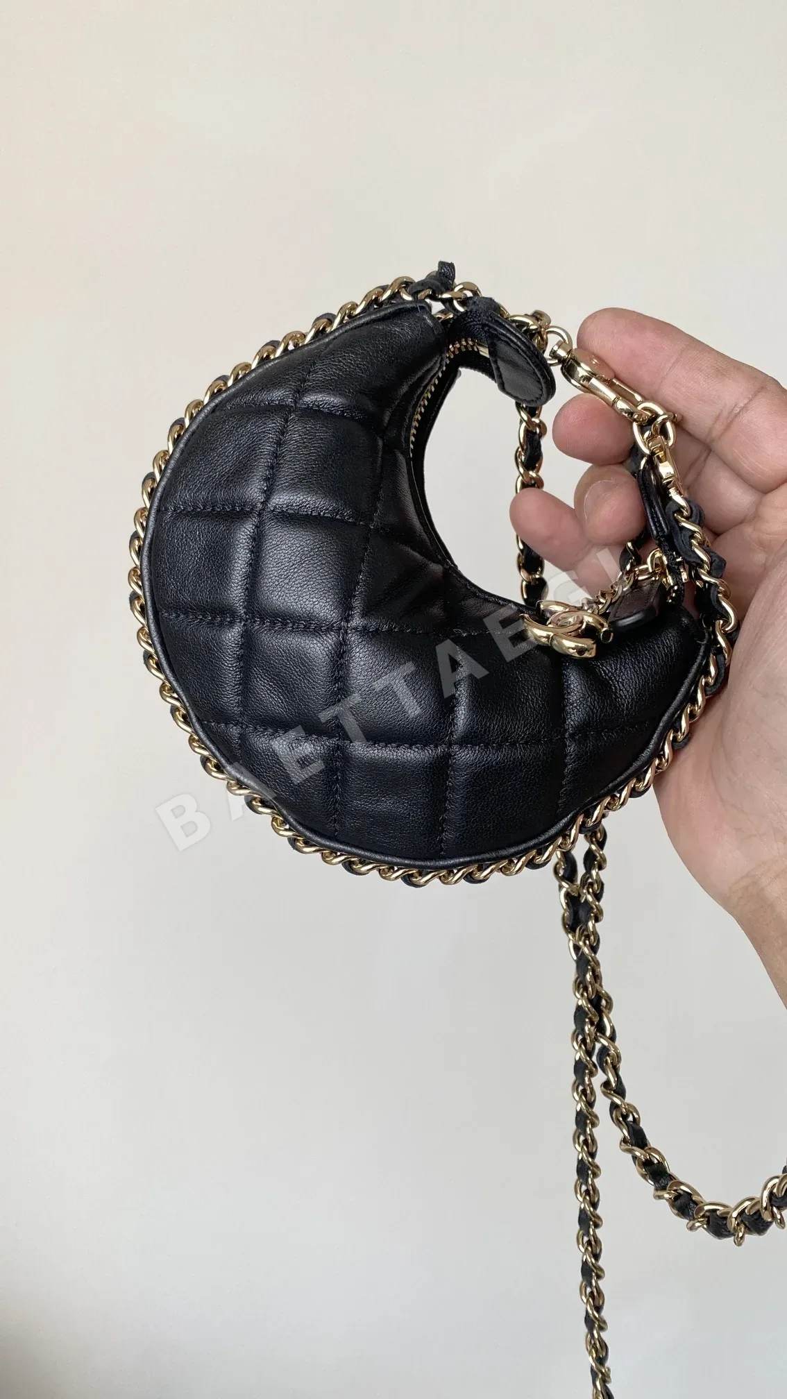 샤넬 만두 모양 봉투형 가방 36365