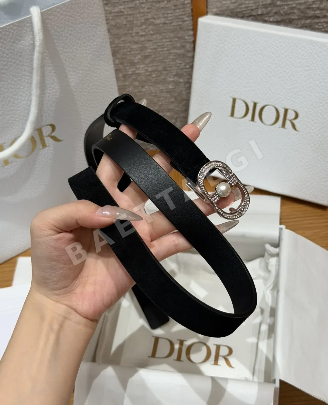 디올 스웨이드 다이아몬드 진주 장식 벨트 상세 이미지 4