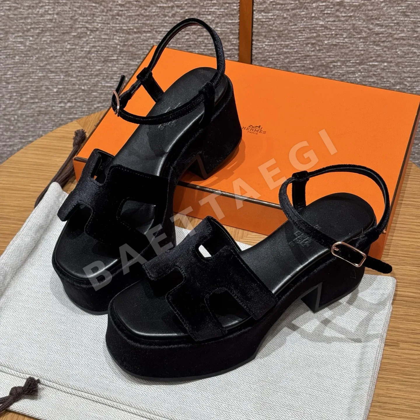 에르메스 잼30 샌들 블랙 스웨이드 상세 이미지 2