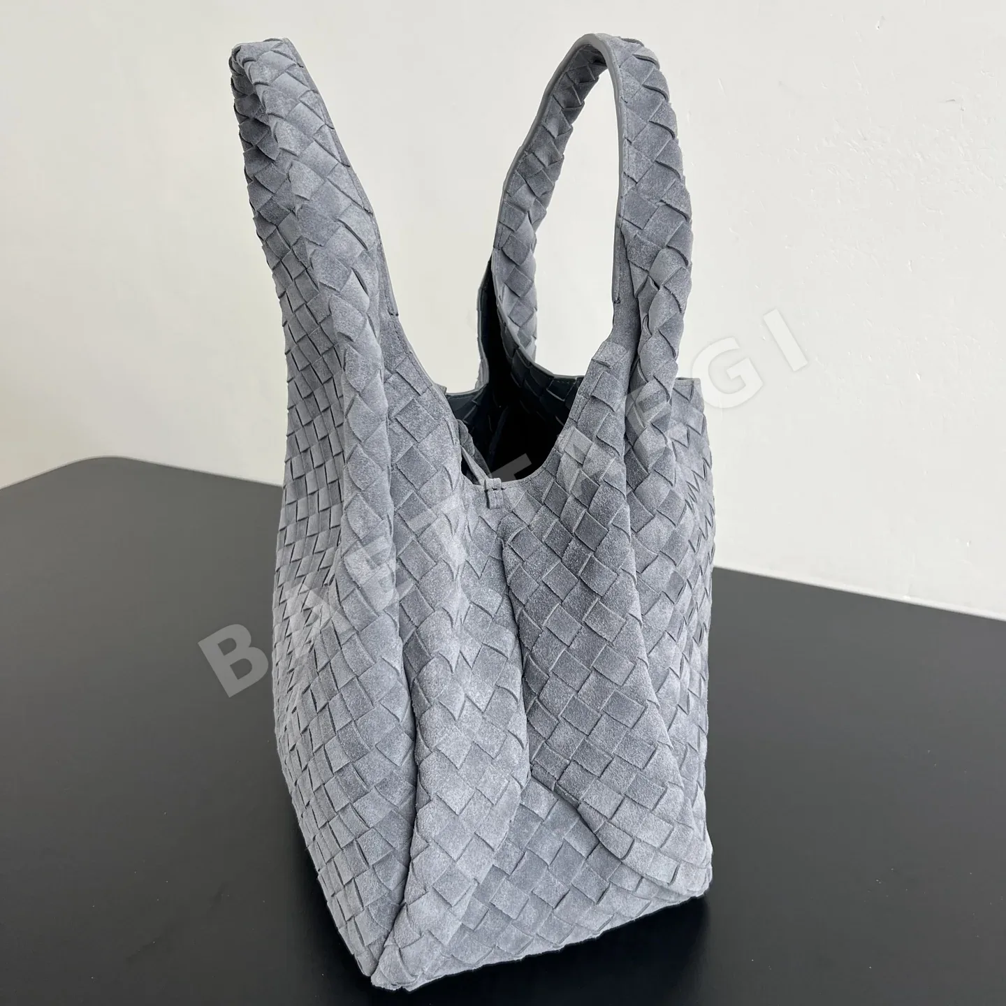 보테가베네타 스웨이드 캄파나 핸드백 상세 이미지 6