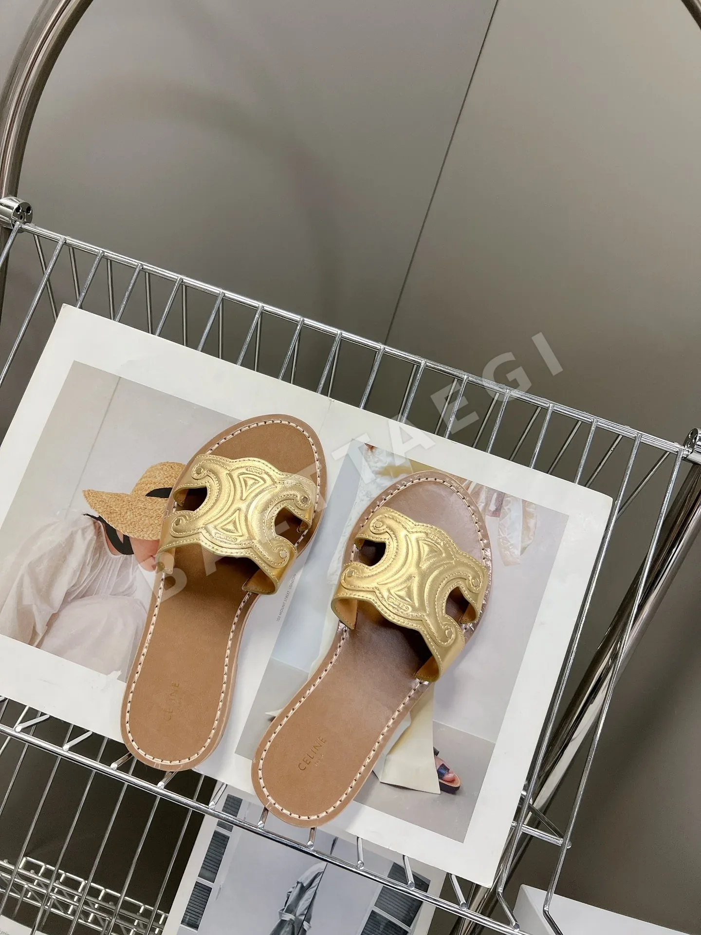 셀린느 개선문 레트로 로마 샌들 상세 이미지 4