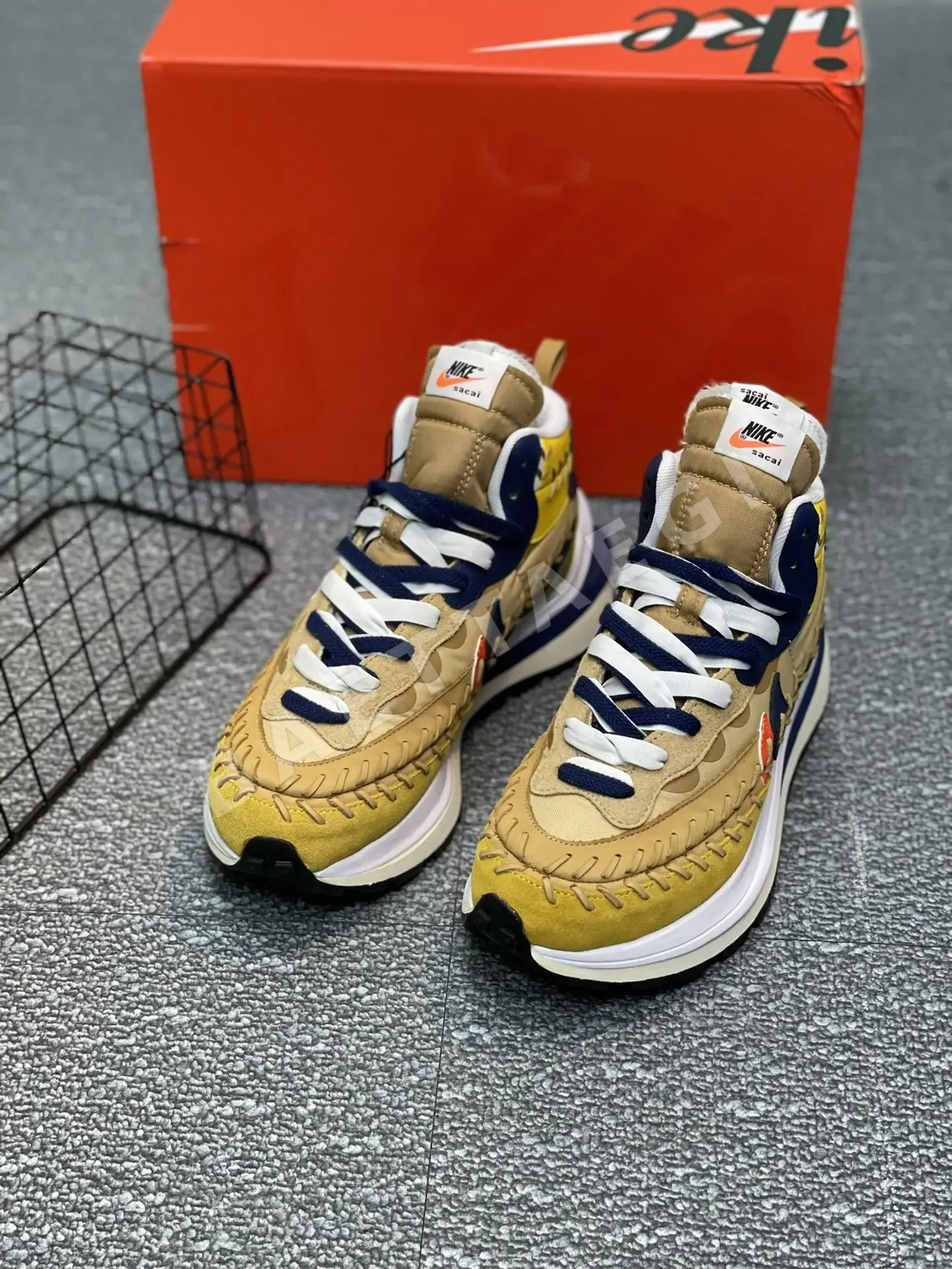 나이키 사카이 베이퍼와플 플랫폼 러닝화 DH9186-200 상세 이미지 3