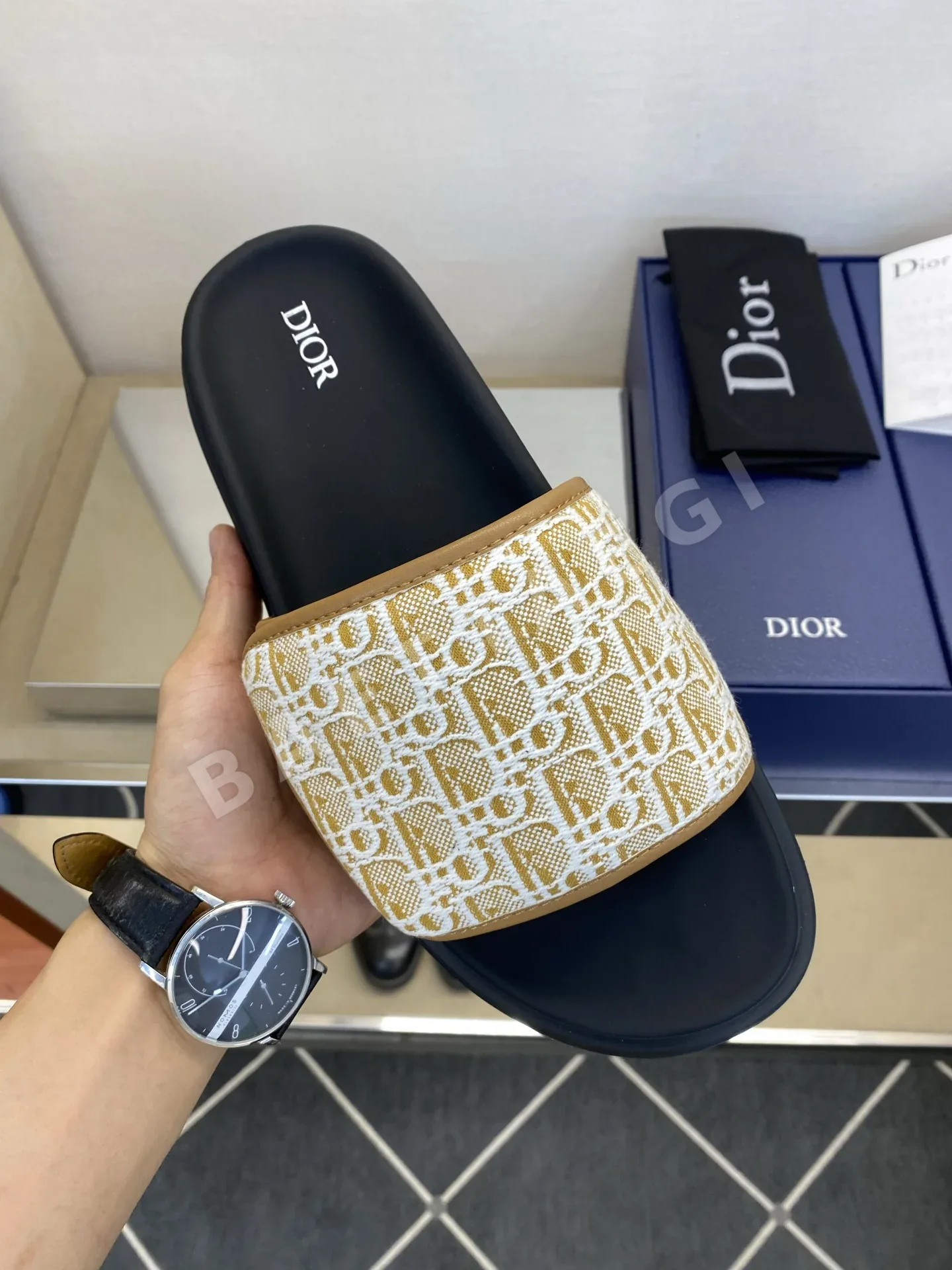 디올 남성 자수 캔버스 슬리퍼 상세 이미지 5