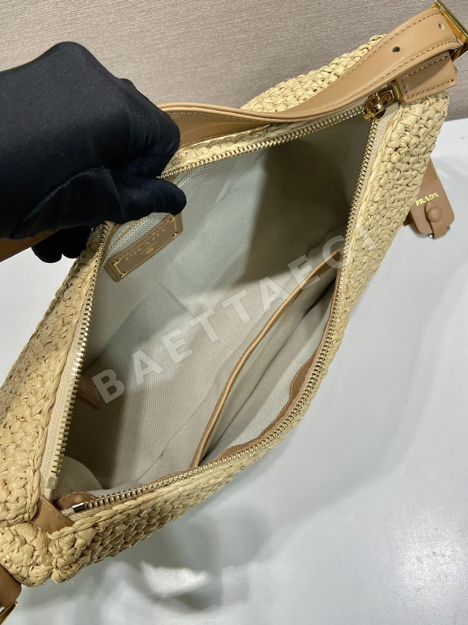 프라다 1BC246 라지 숄더백 상세 이미지 8