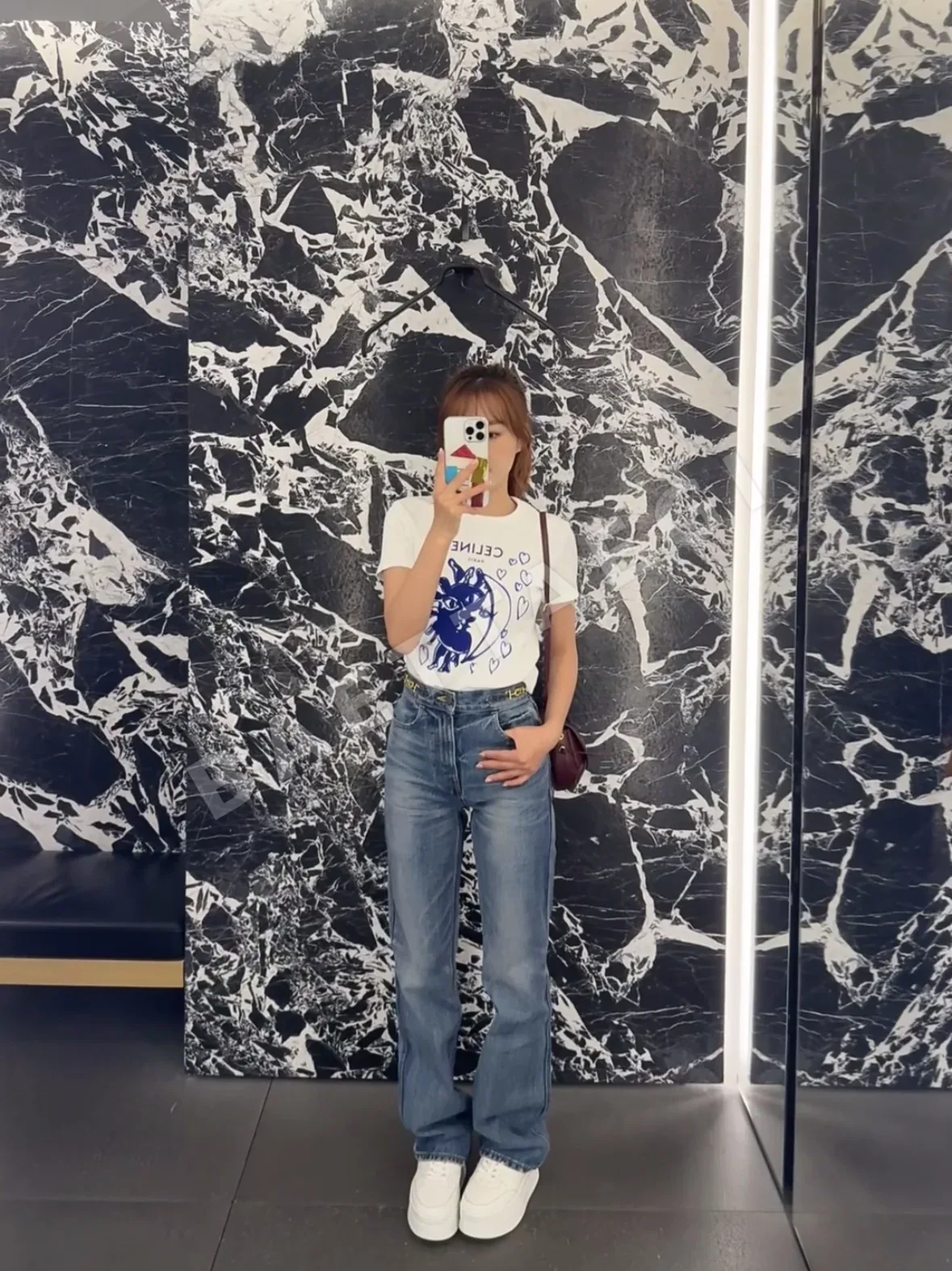 셀린느 그래피티 프린트 크루넥 반팔 티셔츠 상세 이미지 6