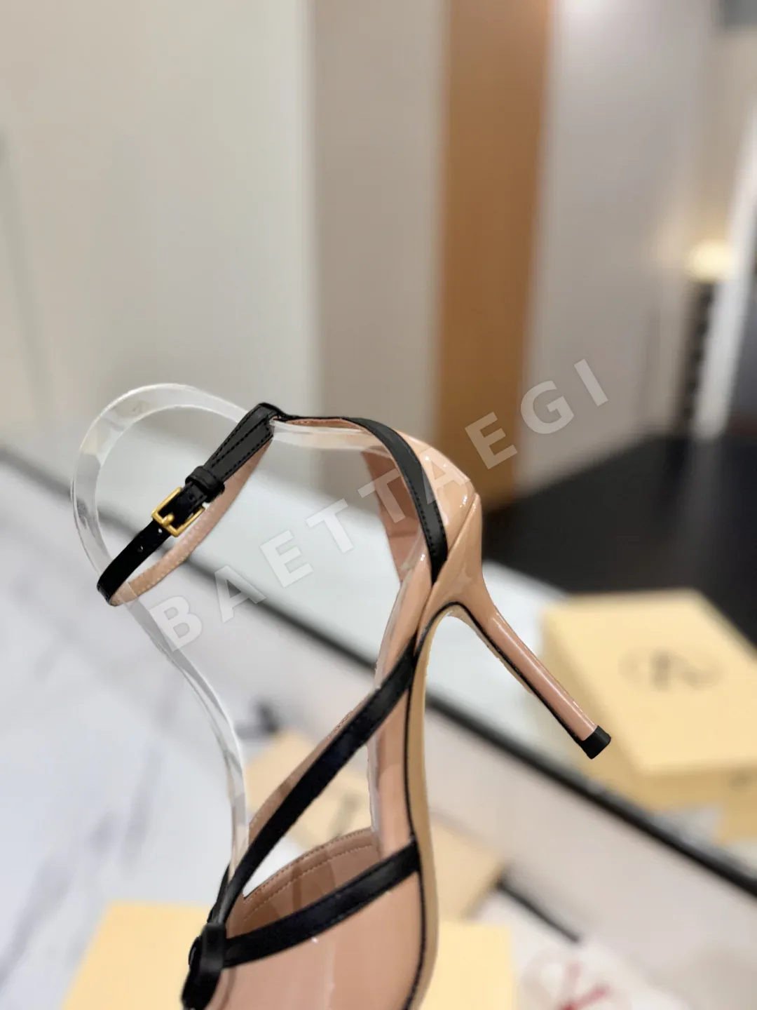 발렌티노 구리색 V 버클 오픈 힐 샌들 상세 이미지 7