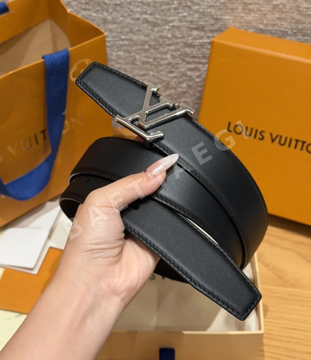 루이비통 LV 이니셜 리버시블 송아지가죽 벨트 40MM 상세 이미지 2
