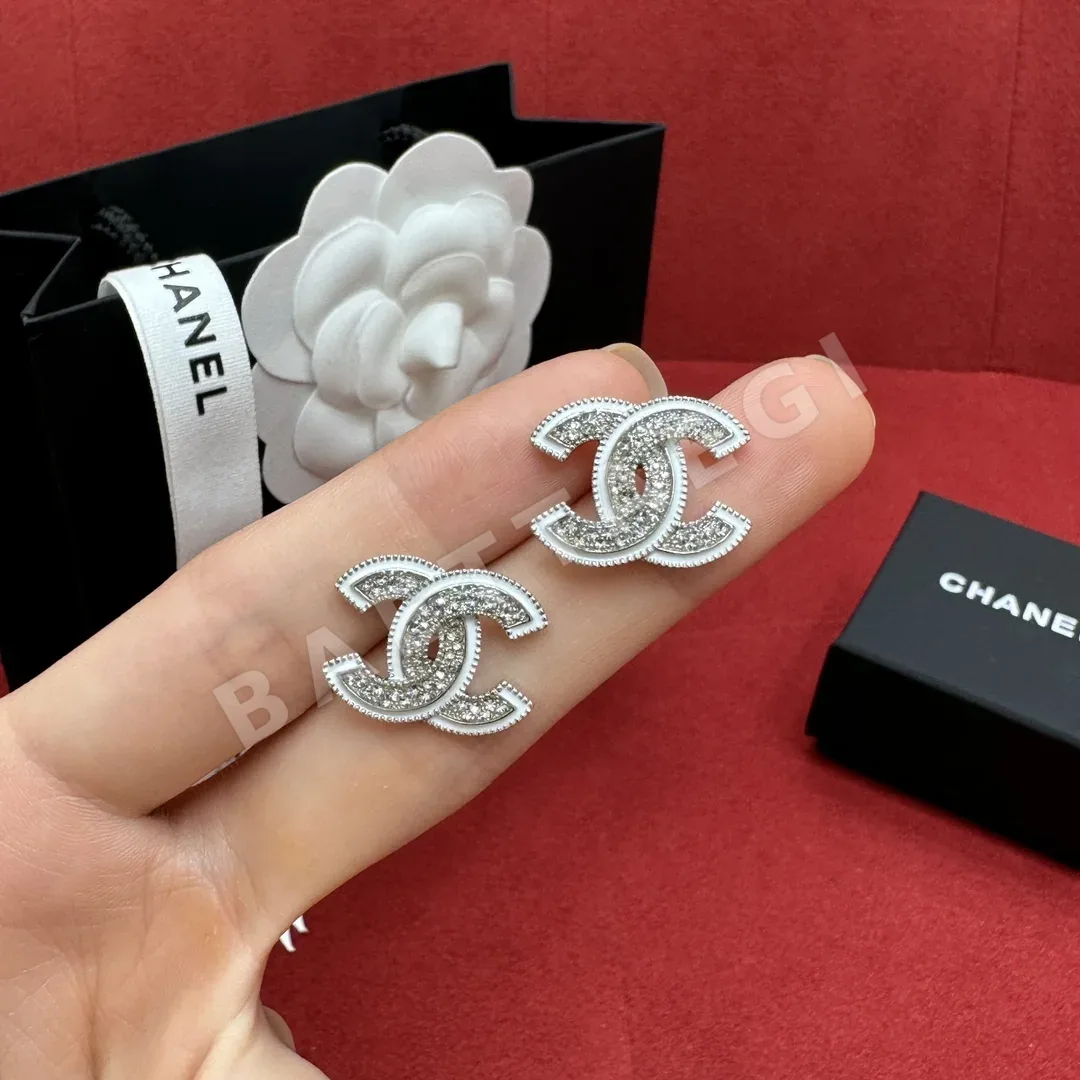샤넬 화이트 스파클 더블 C 스터드 귀걸이 178071
