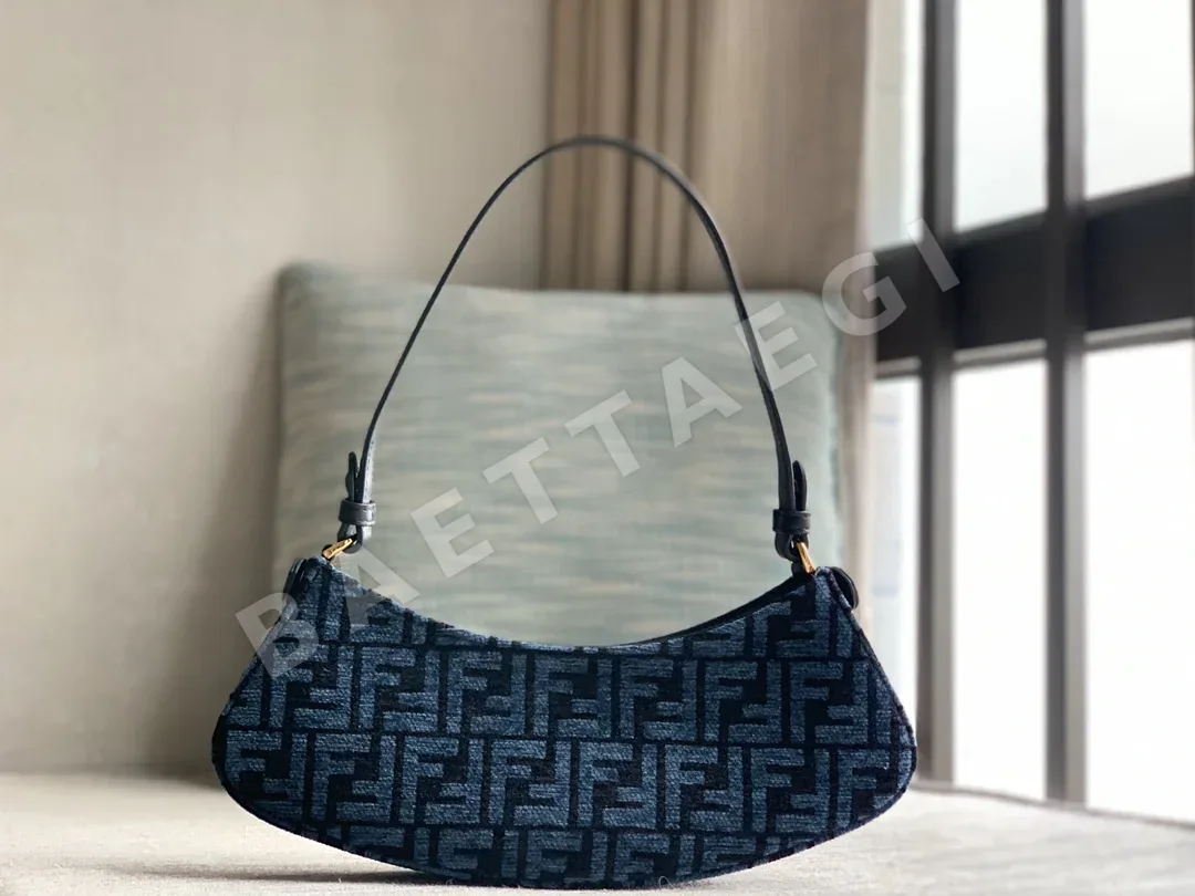 펜디 O'lock 호보 언더암 가방 상세 이미지 3