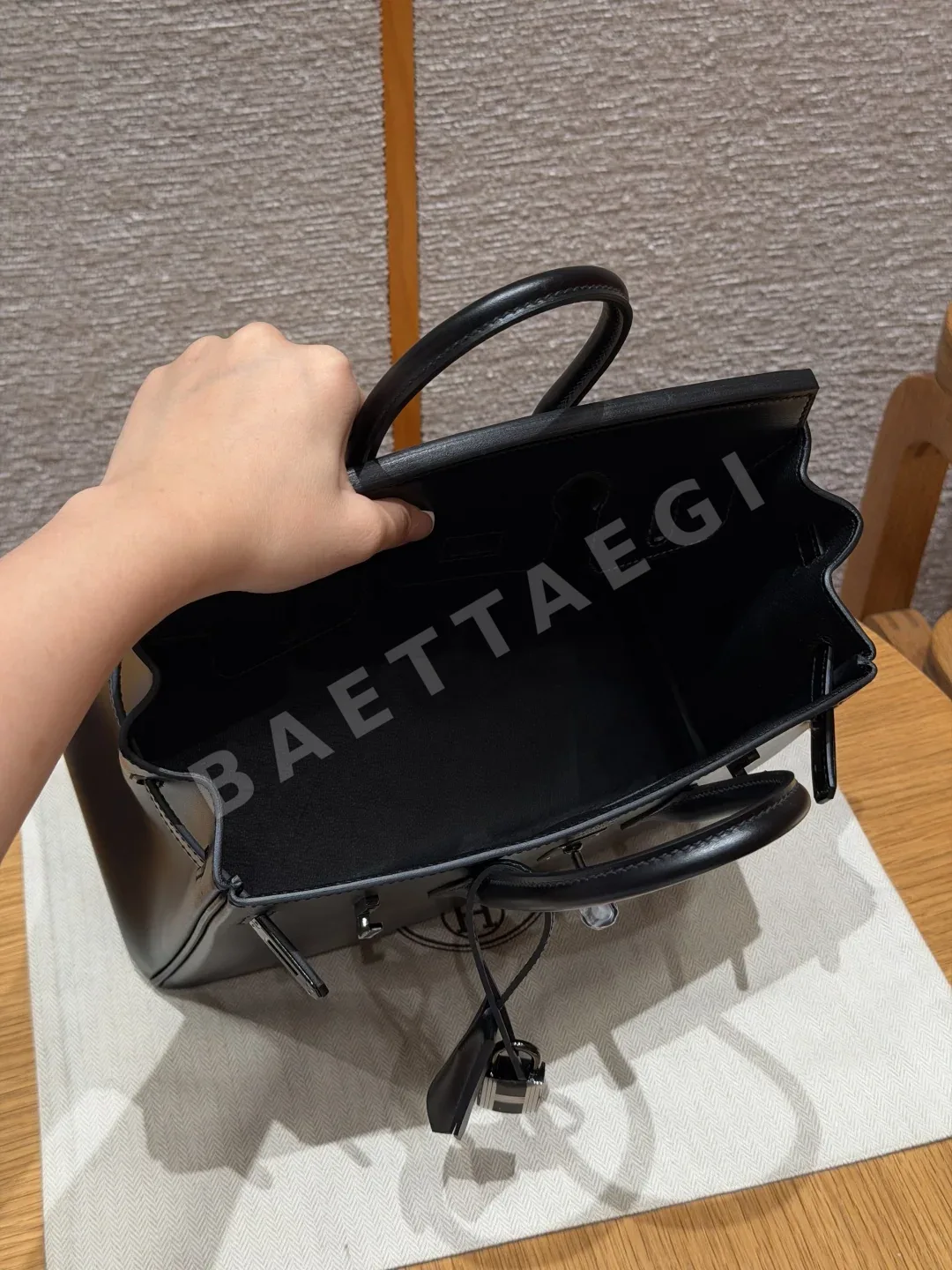에르메스 버킨 블랙 박스 레더 가방 25 cm 상세 이미지 9