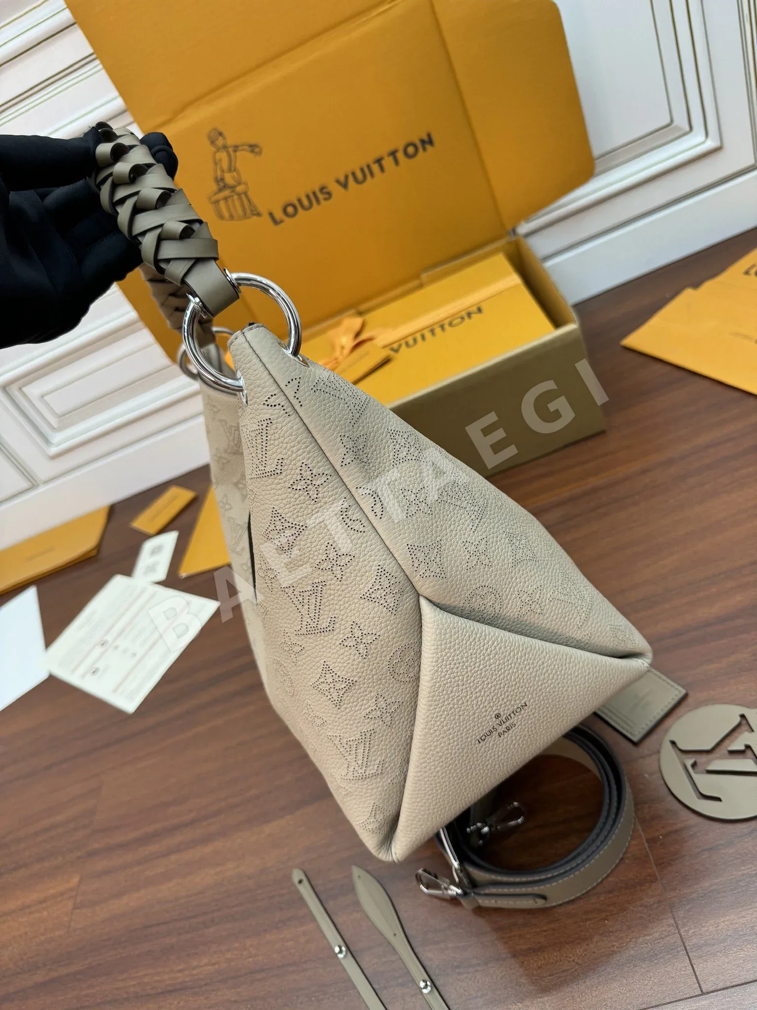 루이비통 M56084 가방 상세 이미지 5