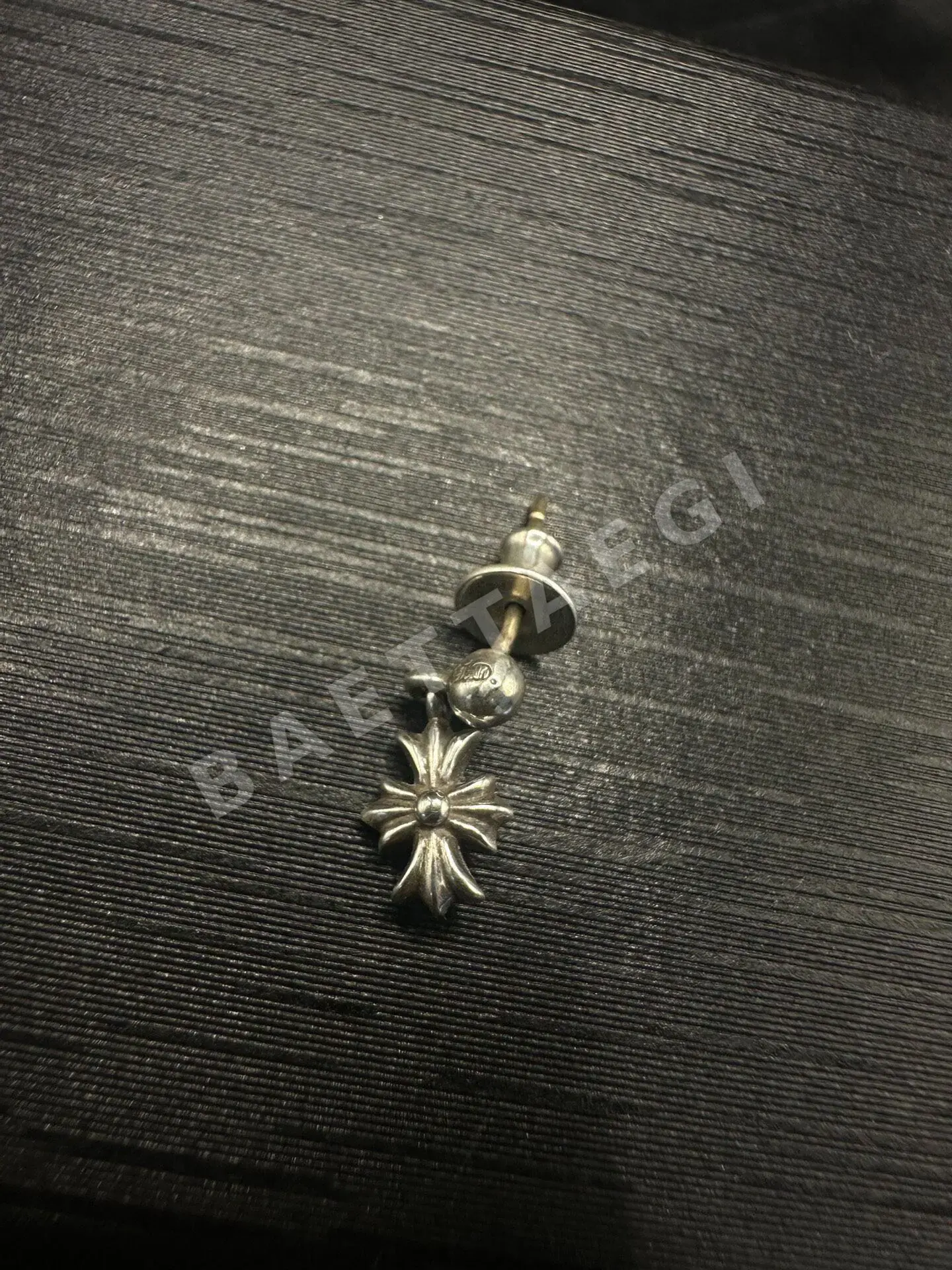 크롬하츠 925 크로스 플라워 귀걸이 다이아몬드 장식 상세 이미지 3