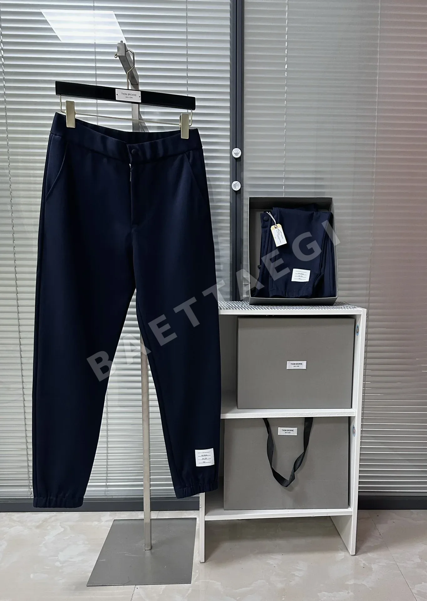 톰브라운 면 스웨트팬츠 남성 바지 상세 이미지 9