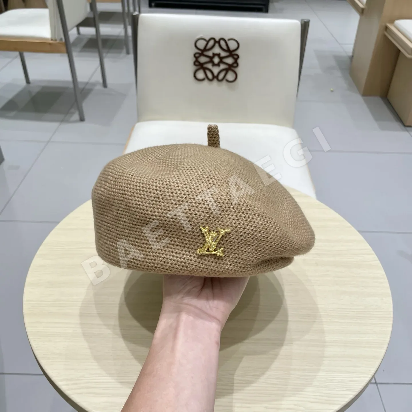 루이비통 무지 심플 베레모 여성용 모자 상세 이미지 7
