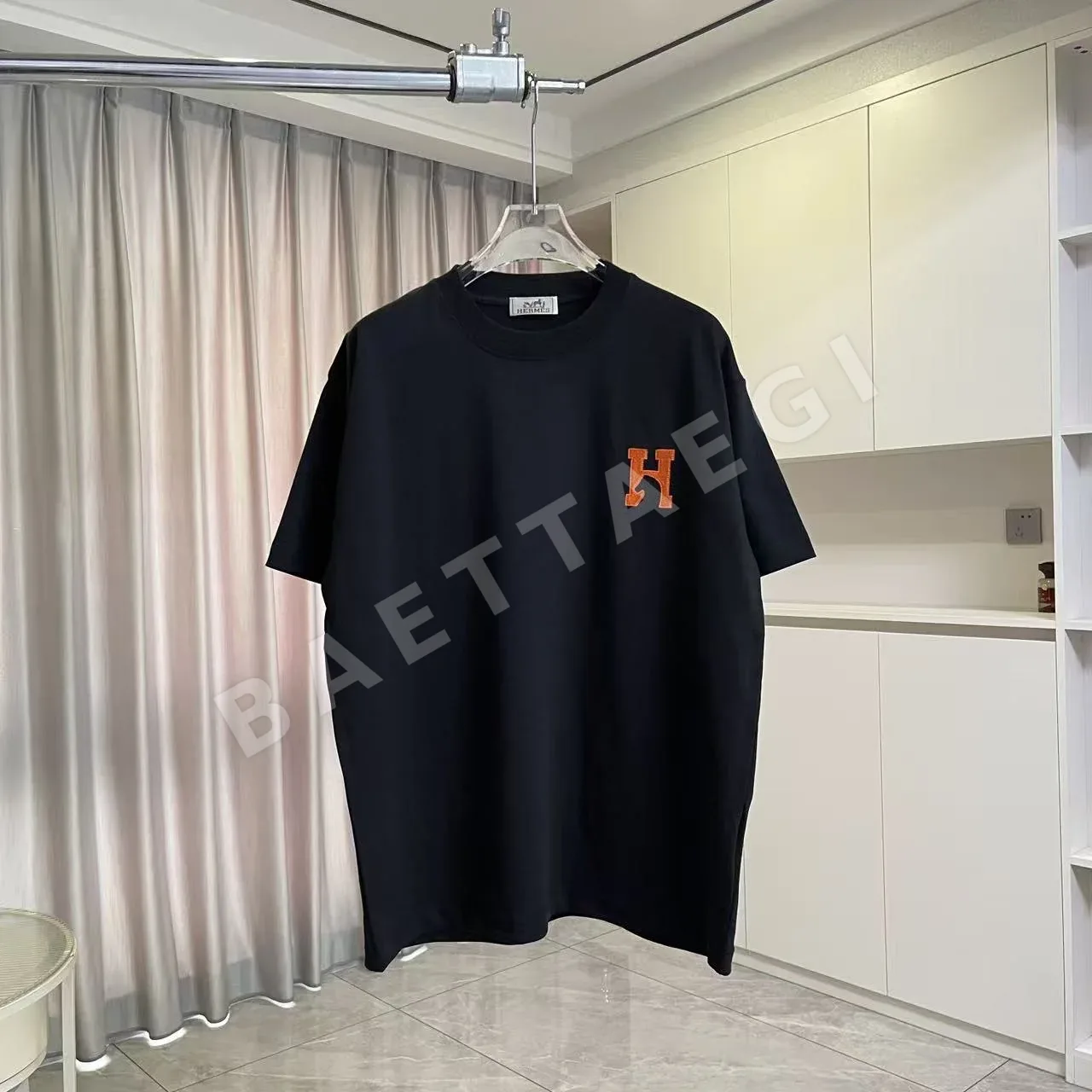 에르메스 퍼스널라이즈 로고 자수 반팔 티셔츠 136955