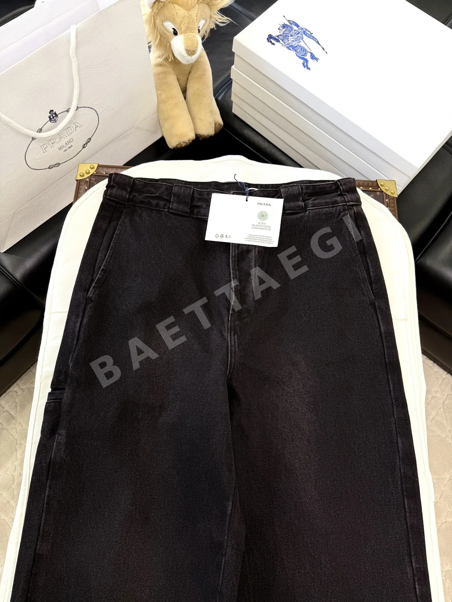 프라다 데님 삼각 라벨 남성 바지 상세 이미지 2