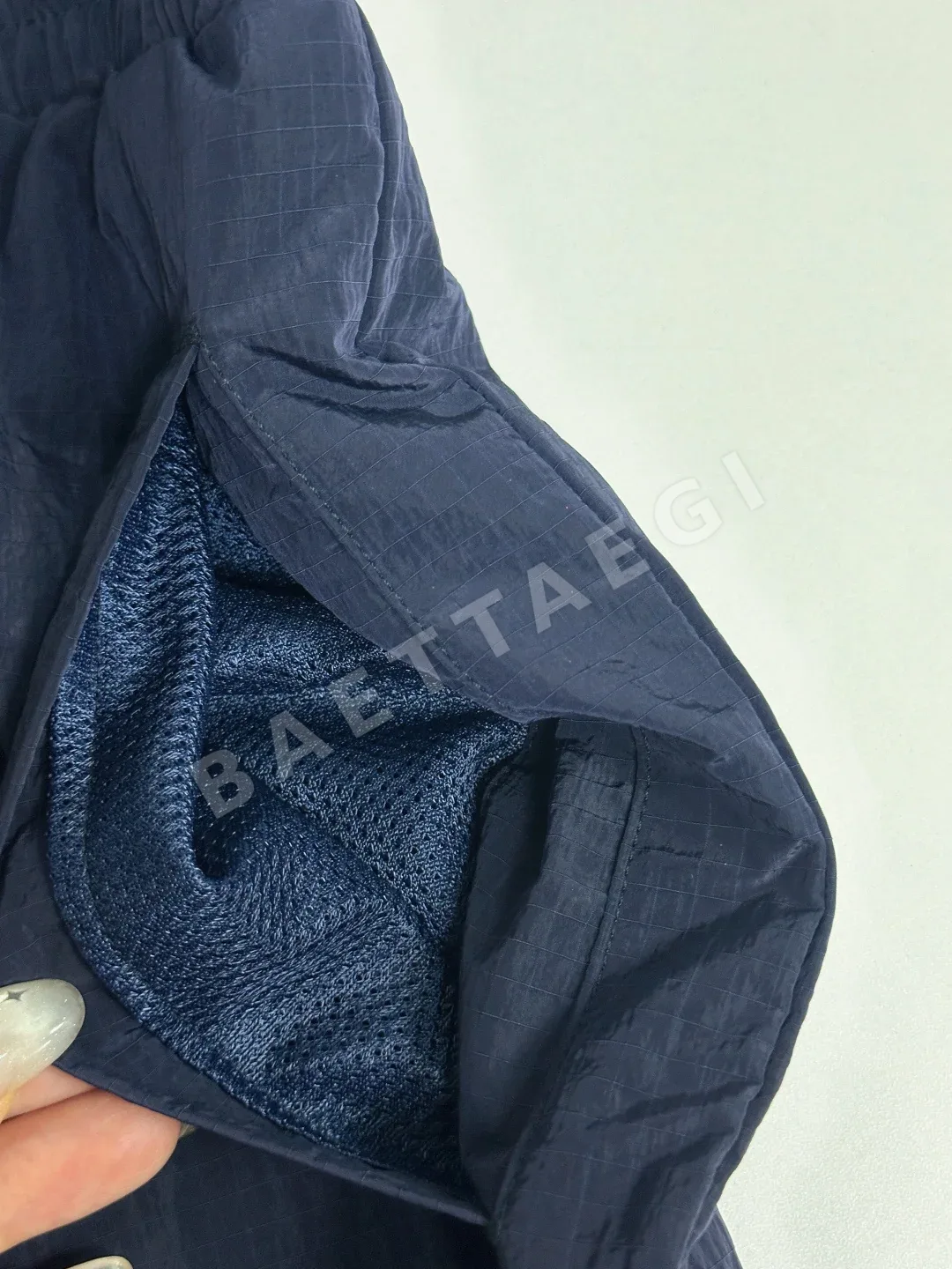 톰브라운 나일론 체크 4바 스트라이프 남성 반바지 상세 이미지 10