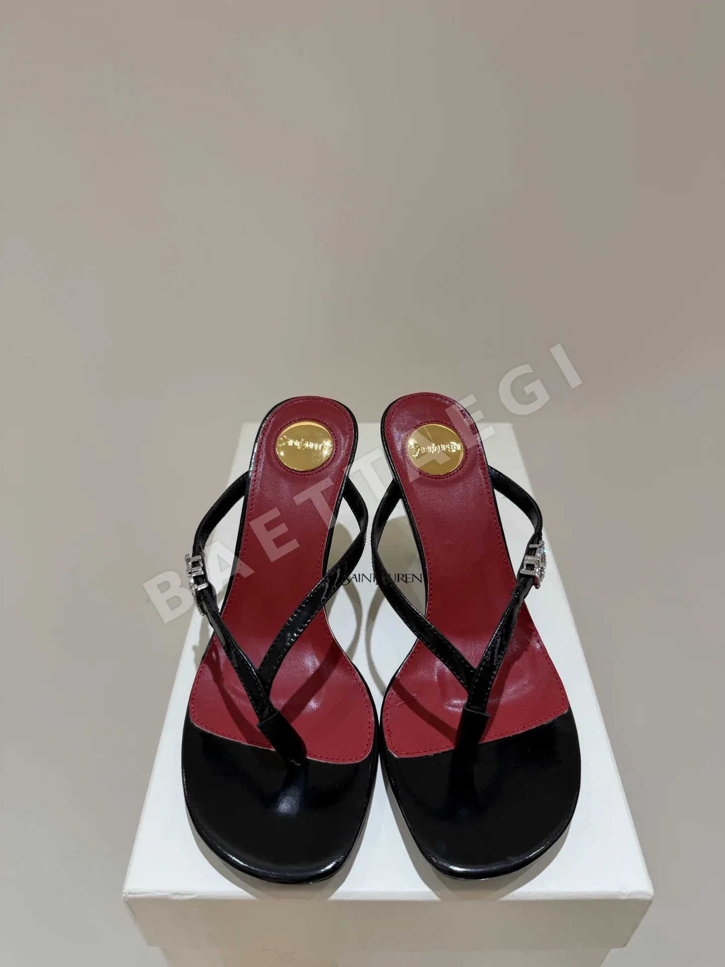 생로랑 큐빅 장식 스틸레토힐 샌들 41765