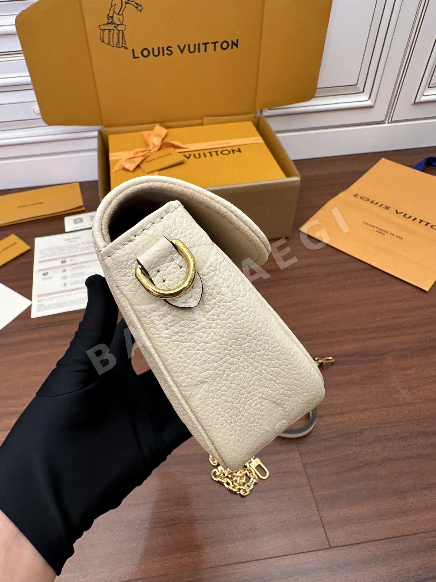 루이비통 M82210 가죽 가방 상세 이미지 6