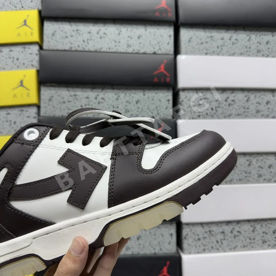 오프화이트 아웃 오브 오피스 OOO 로우 탑스 202497 Off White Out Of Office OOO Low Tops Chocolate 상세 이미지 5