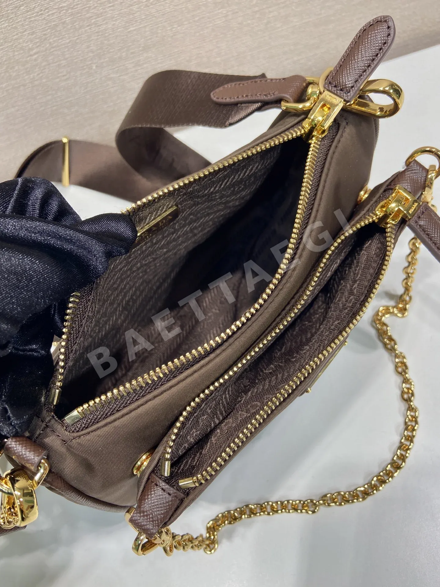 프라다 리사이클 나일론 사피아노 숄더백 1BH230 상세 이미지 8