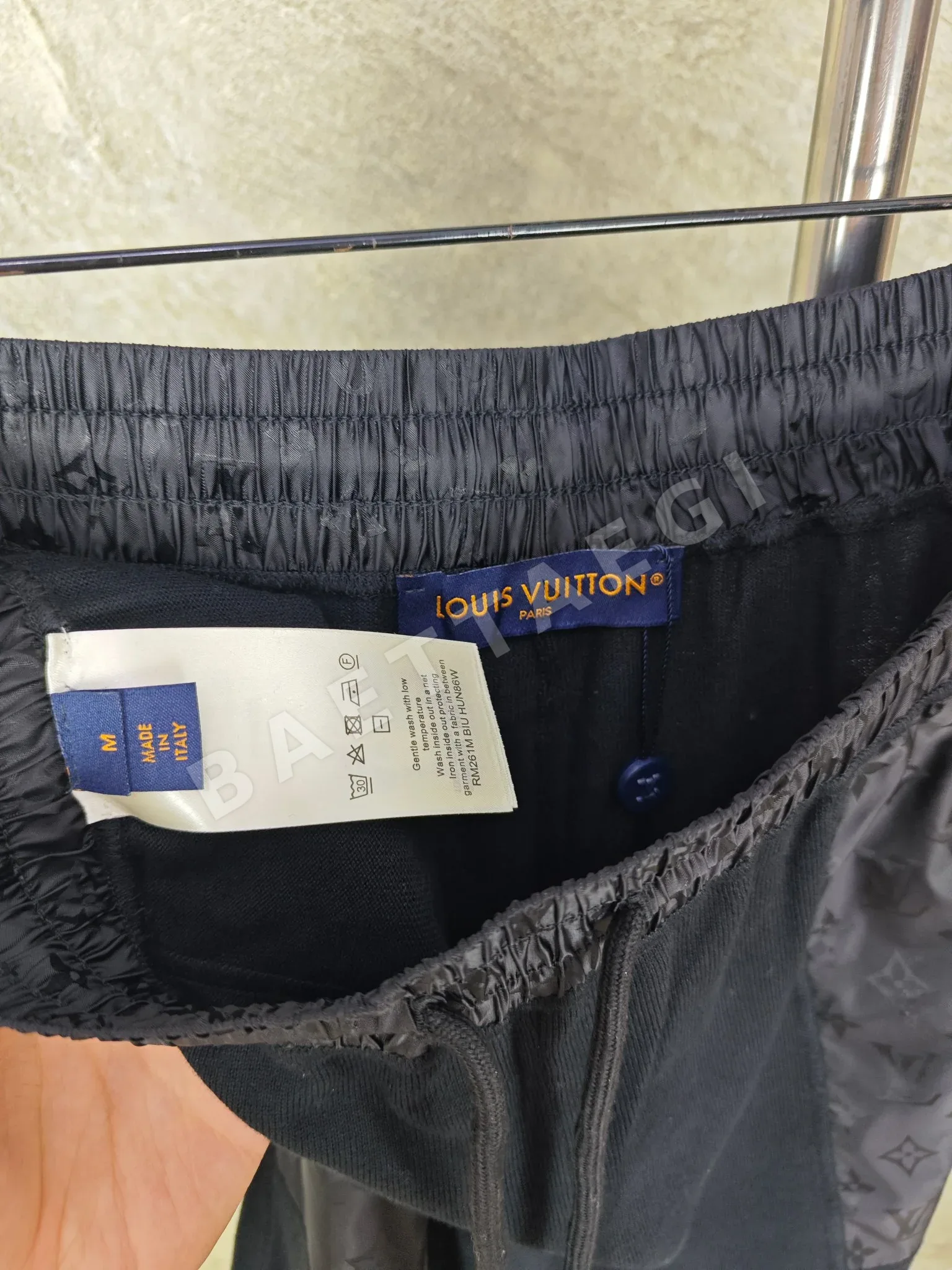 루이비통 모노그램 패치 포켓 드로스트링 반바지 상세 이미지 6
