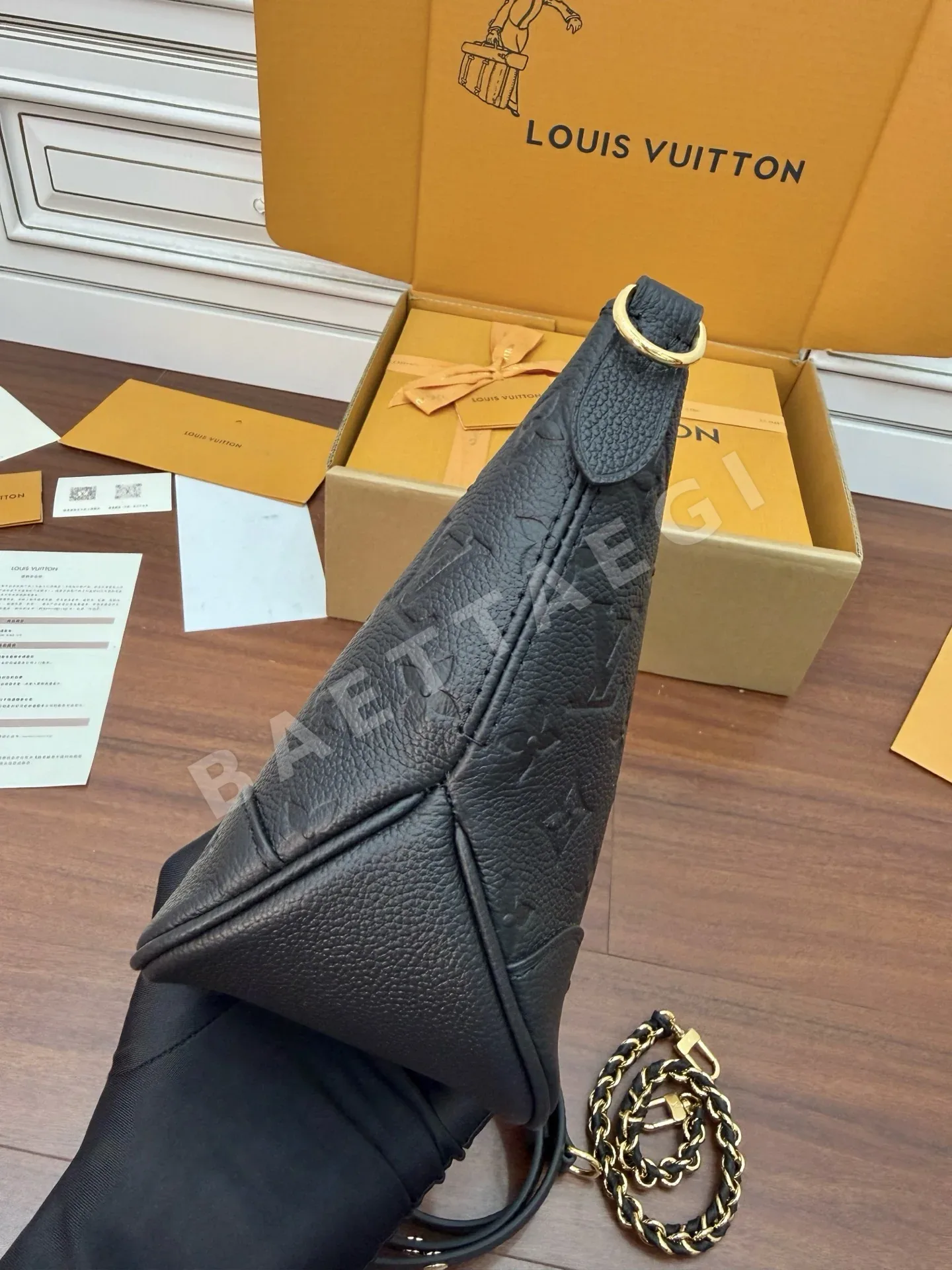 루이비통 M12930 가방 상세 이미지 7
