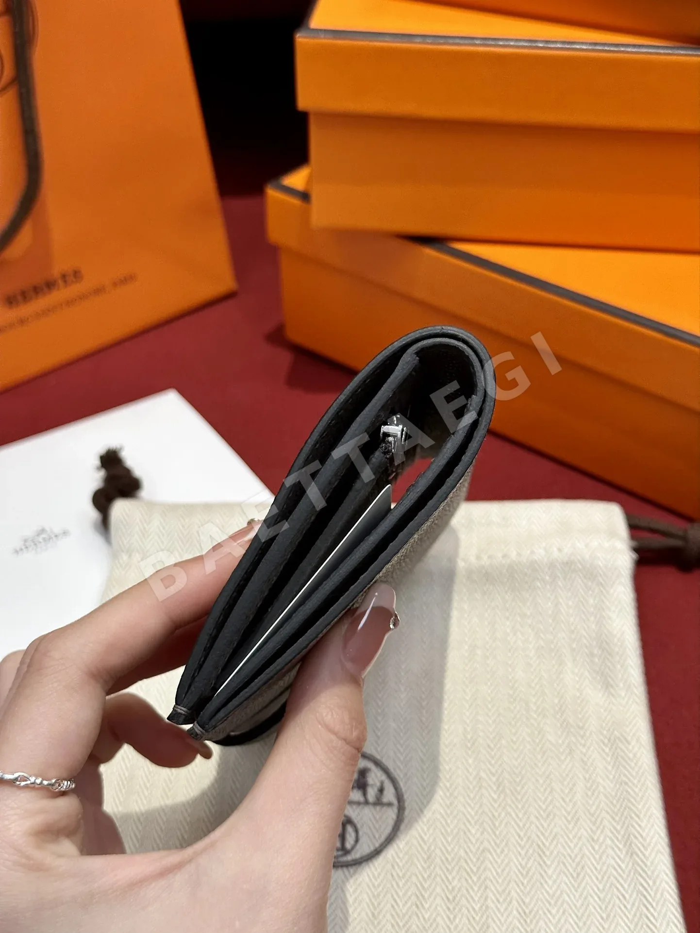 에르메스 비구름 회색 은장 잠금 장식 짧은 지갑 상세 이미지 3