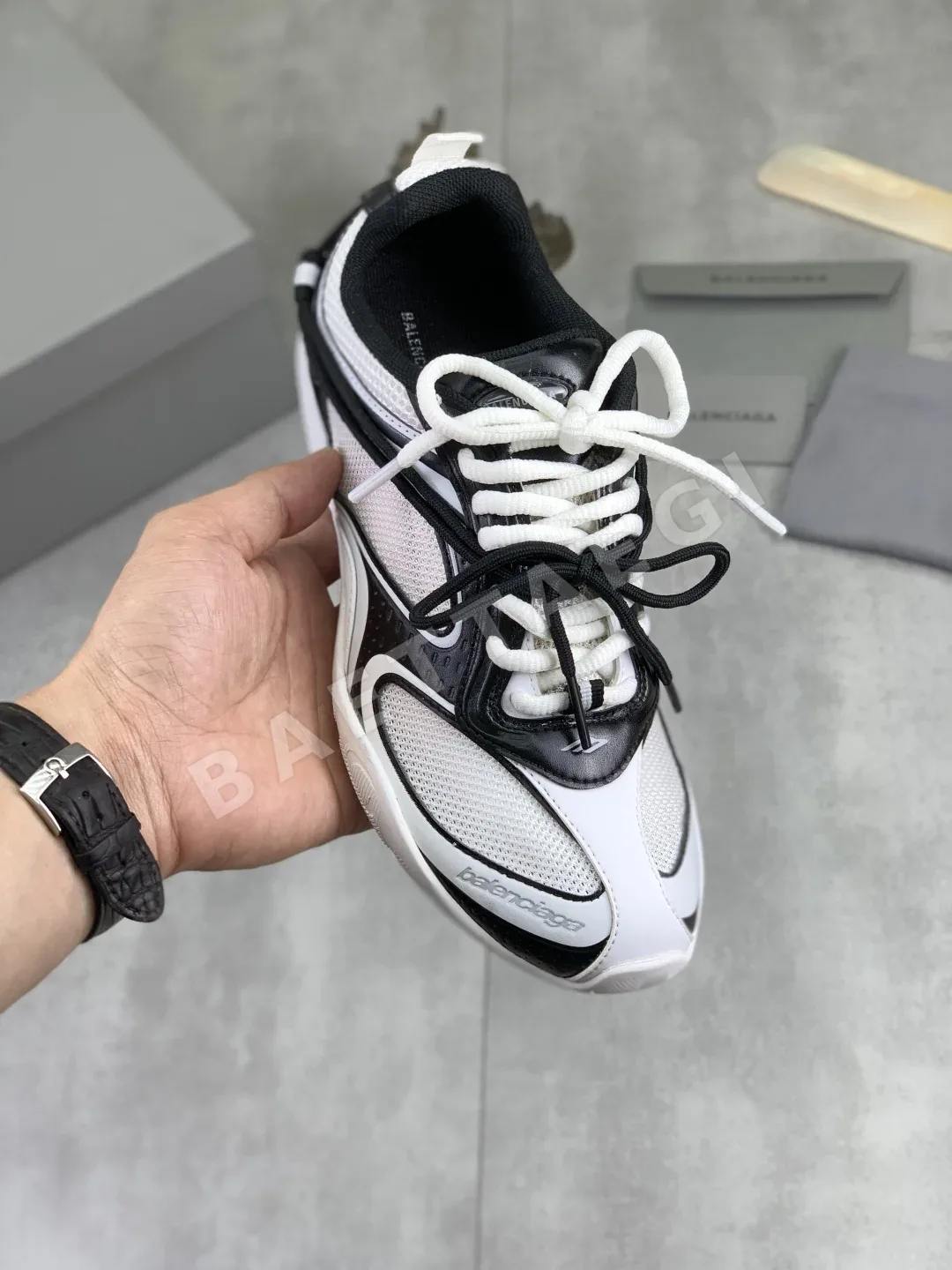 발렌시아가 레이더 이중 구조 메시 스니커즈 152026