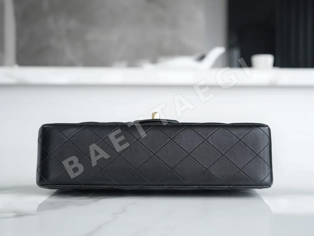샤넬 클래식 램스킨 플랩백 상세 이미지 8