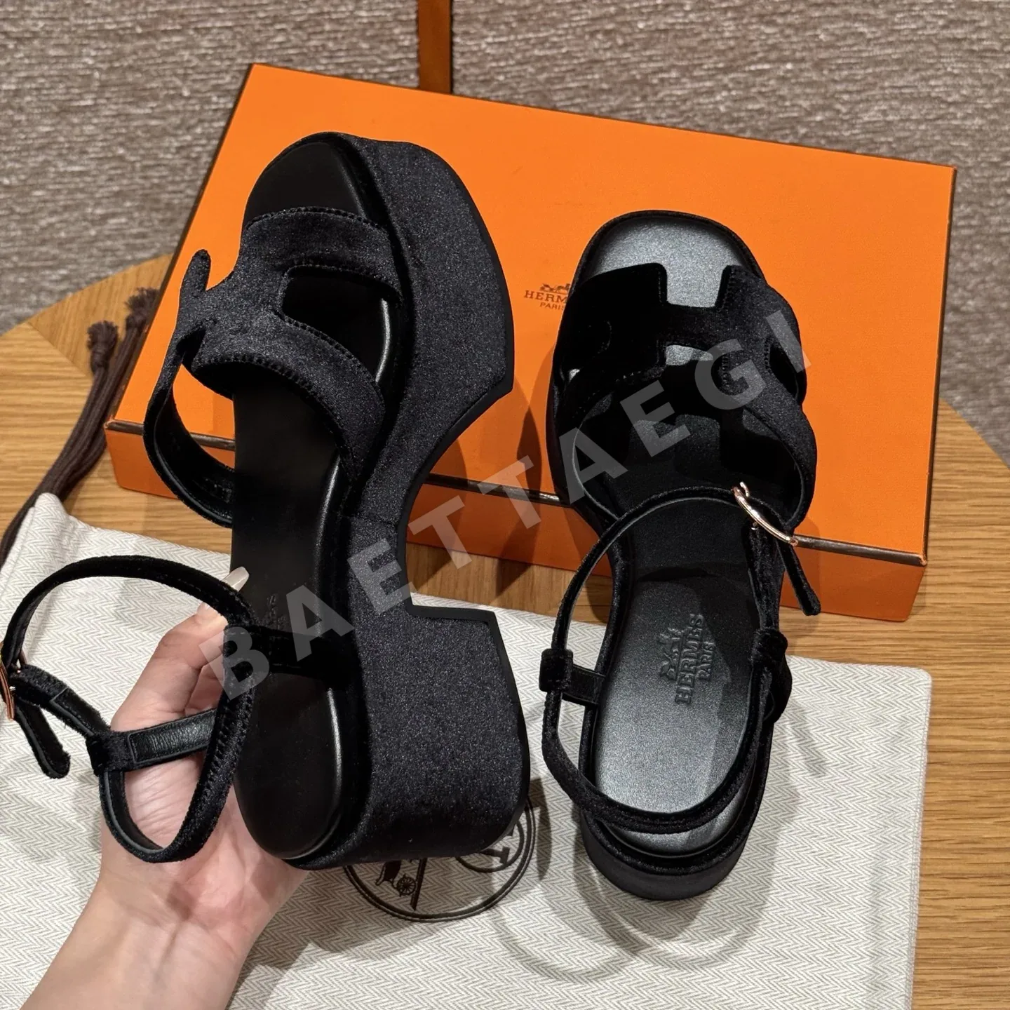 에르메스 잼30 샌들 블랙 스웨이드 상세 이미지 5
