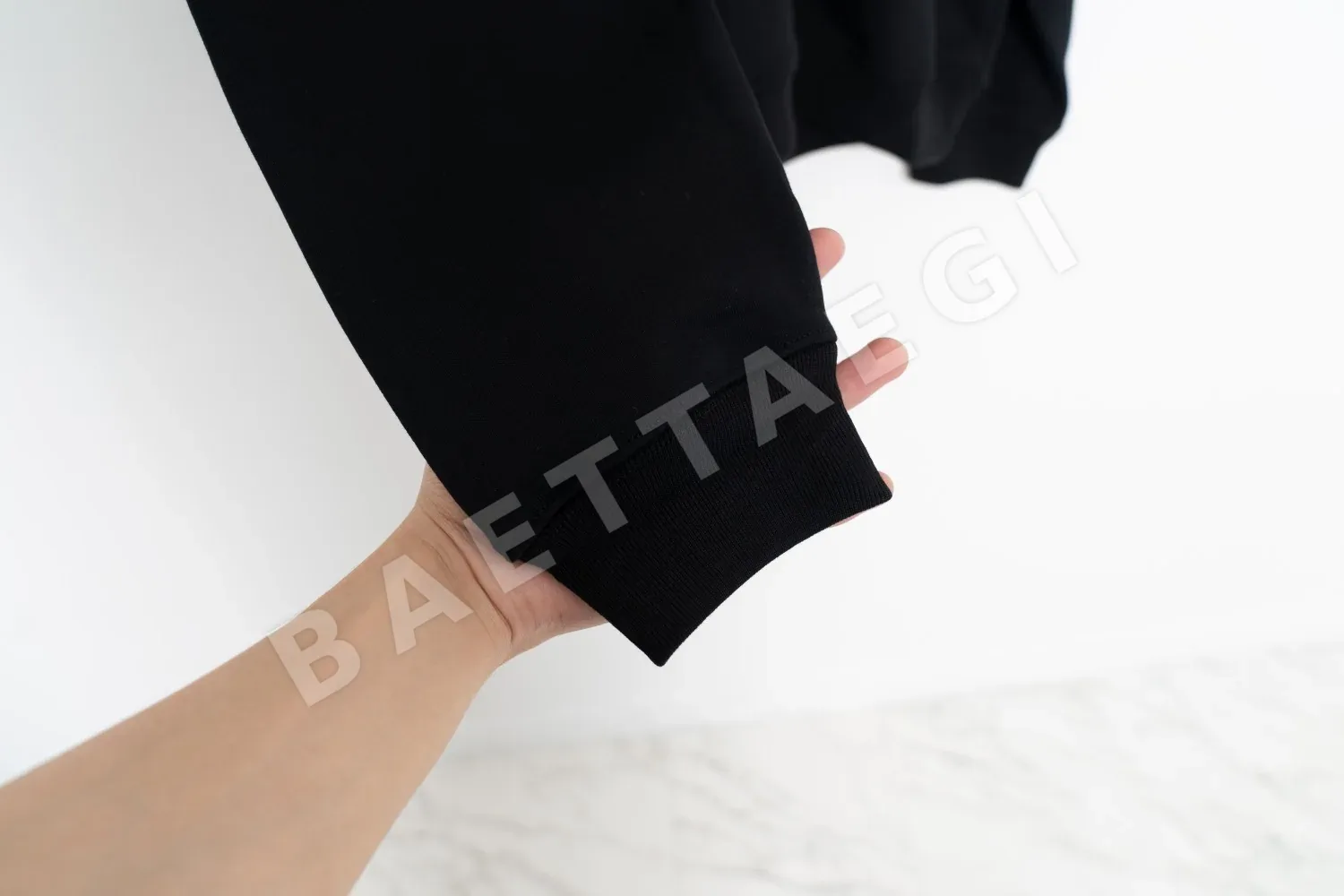 발렌시아가 남성 로고 프린트 후드￼ 상세 이미지 8