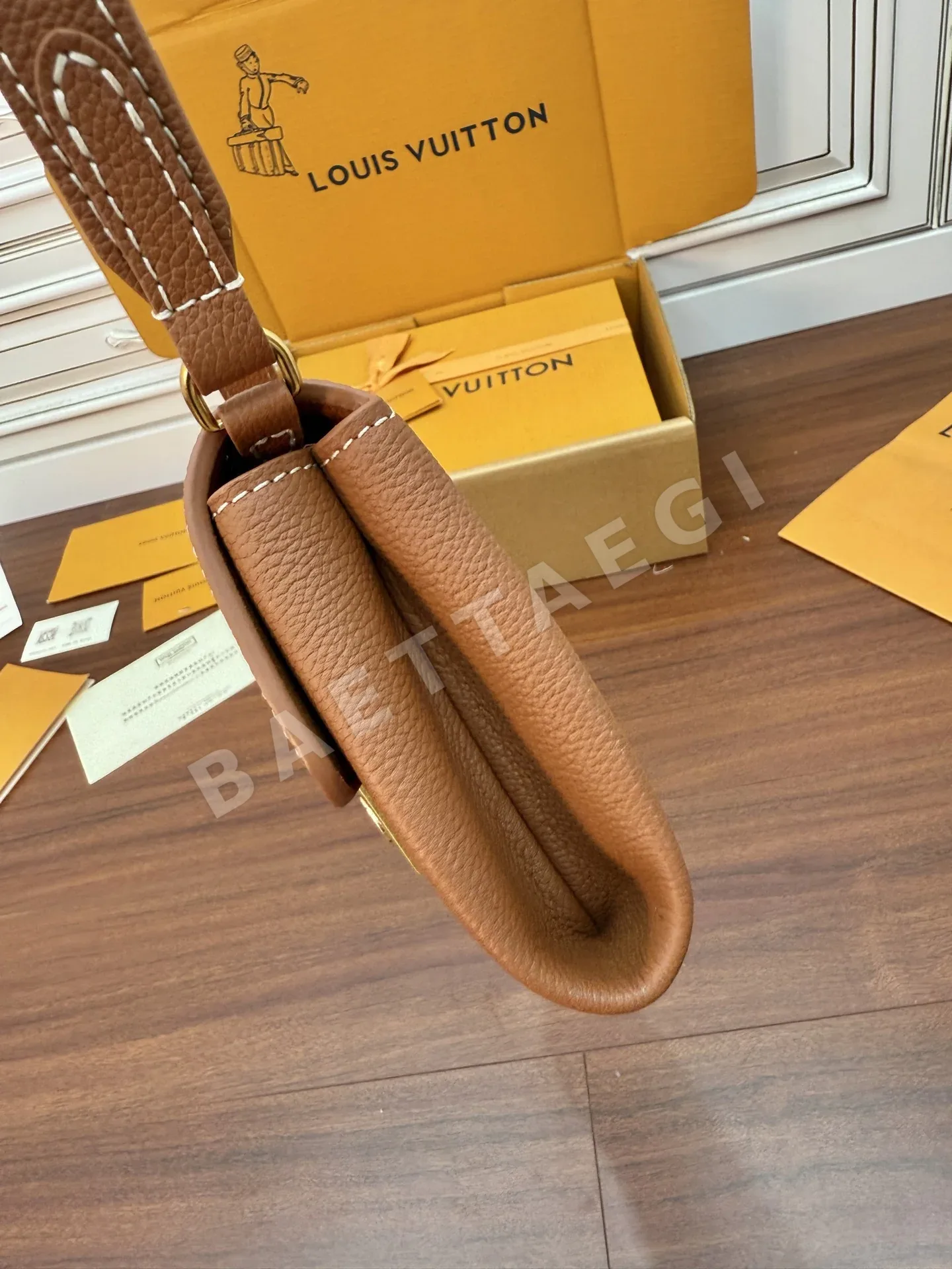 루이비통 M12147 가방 상세 이미지 6