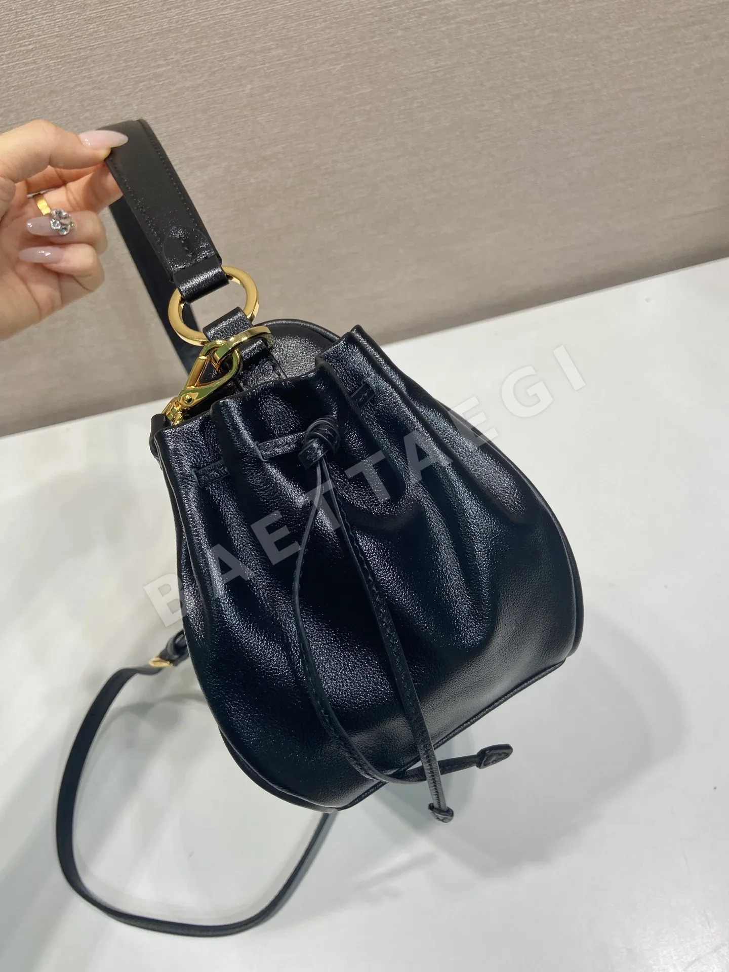 프라다 가죽 호보백 1BC296 상세 이미지 5