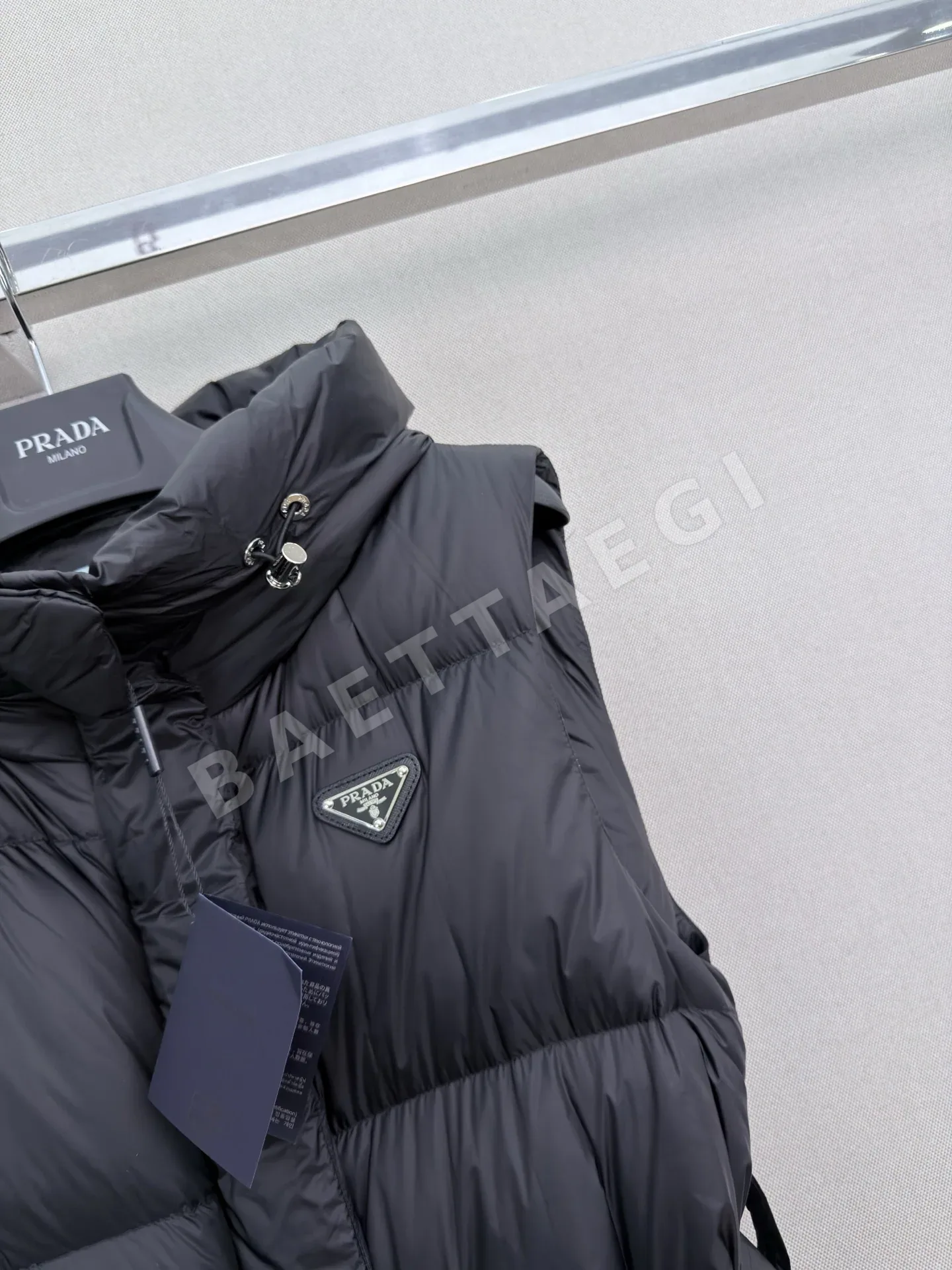 프라다 후드 벨트 여성 다운 조끼 상세 이미지 7