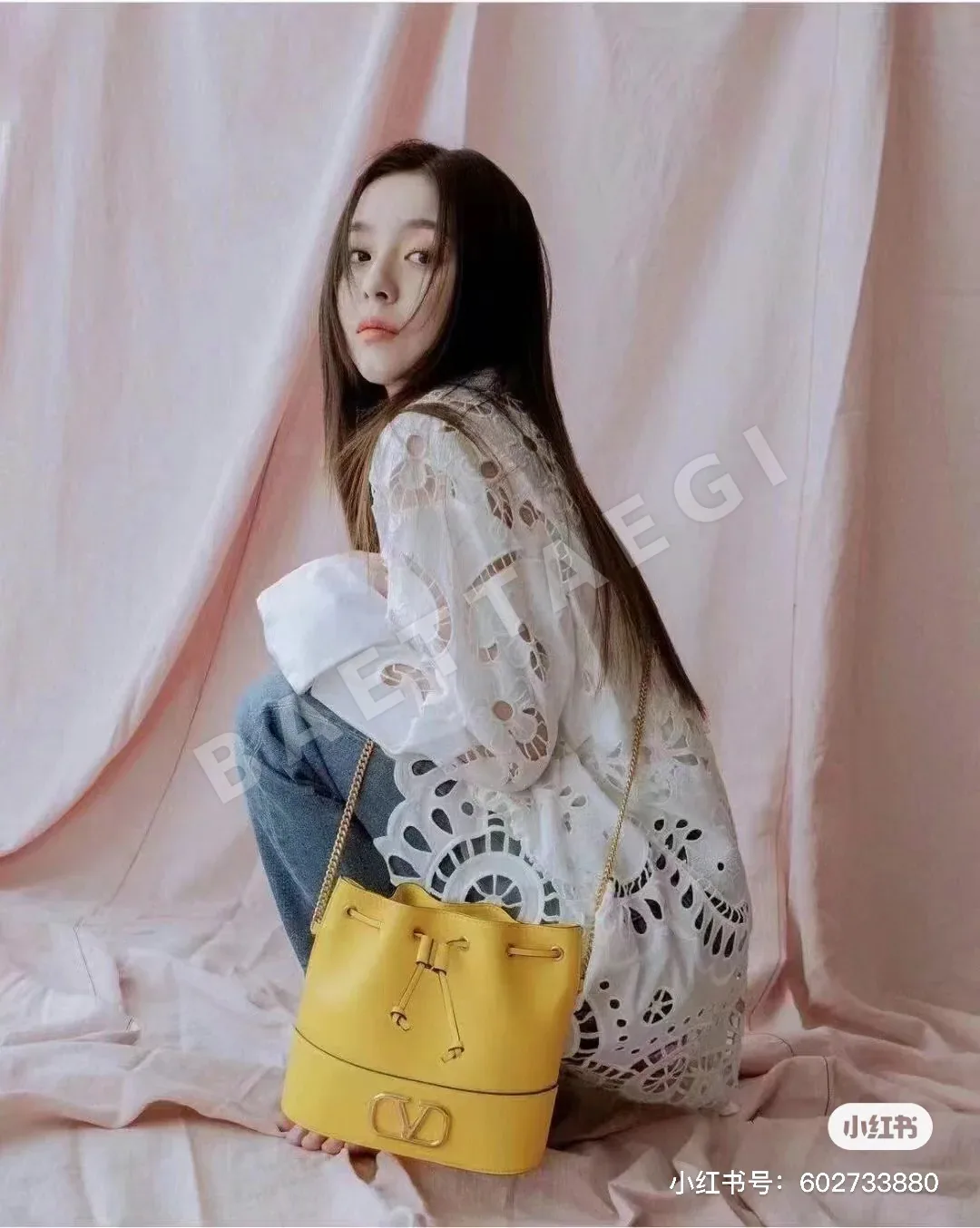 발렌티노 빈티지 황동 장식 체인 숄더 버킷백 상세 이미지 4