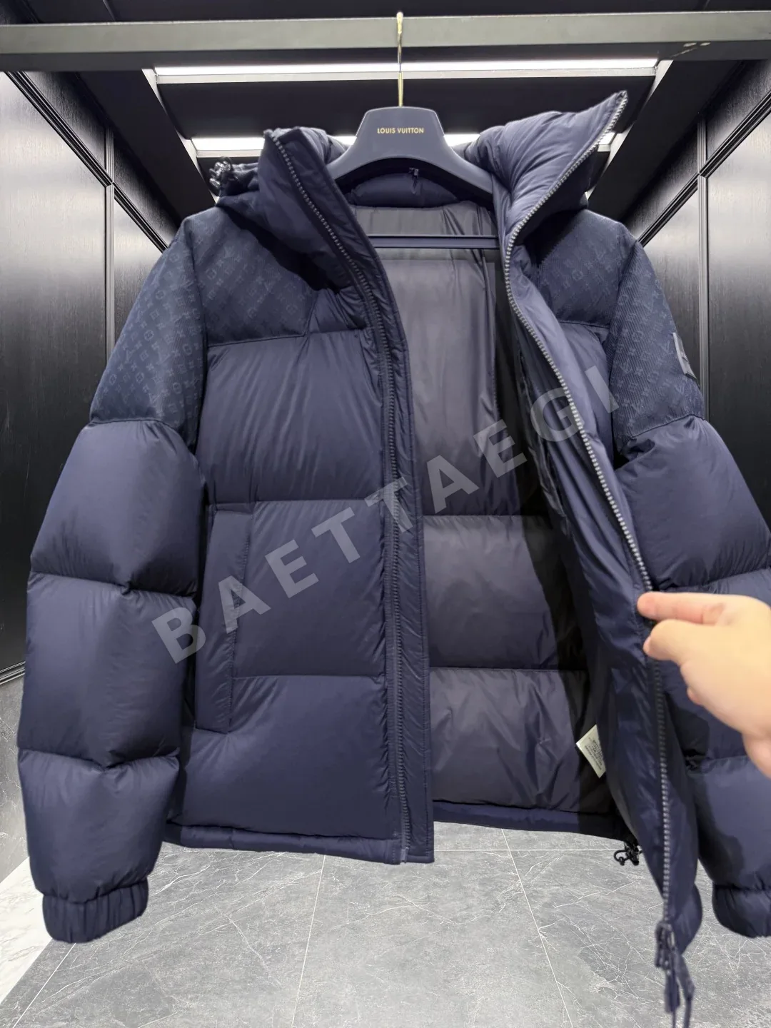 루이비통 모노그램 3D 자카드 구스 다운 패딩 재킷 상세 이미지 8