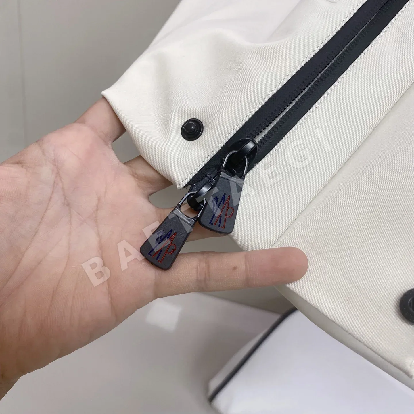 몽클레르 그레노블(Moncler Grenoble) 기능성 후드 스키 자켓 다운 패딩 상세 이미지 8