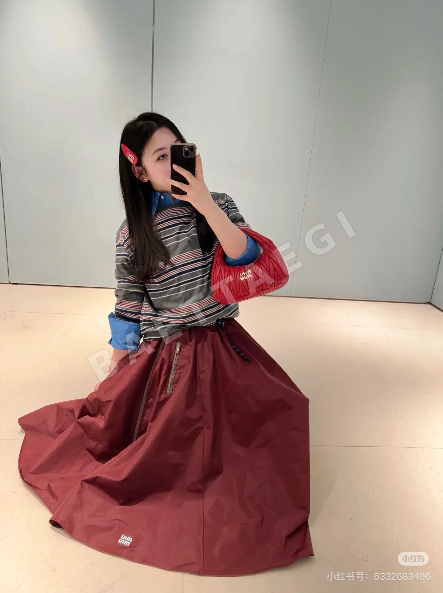 미우미우 버건디 에코 나일론 미디 스커트 상세 이미지 4