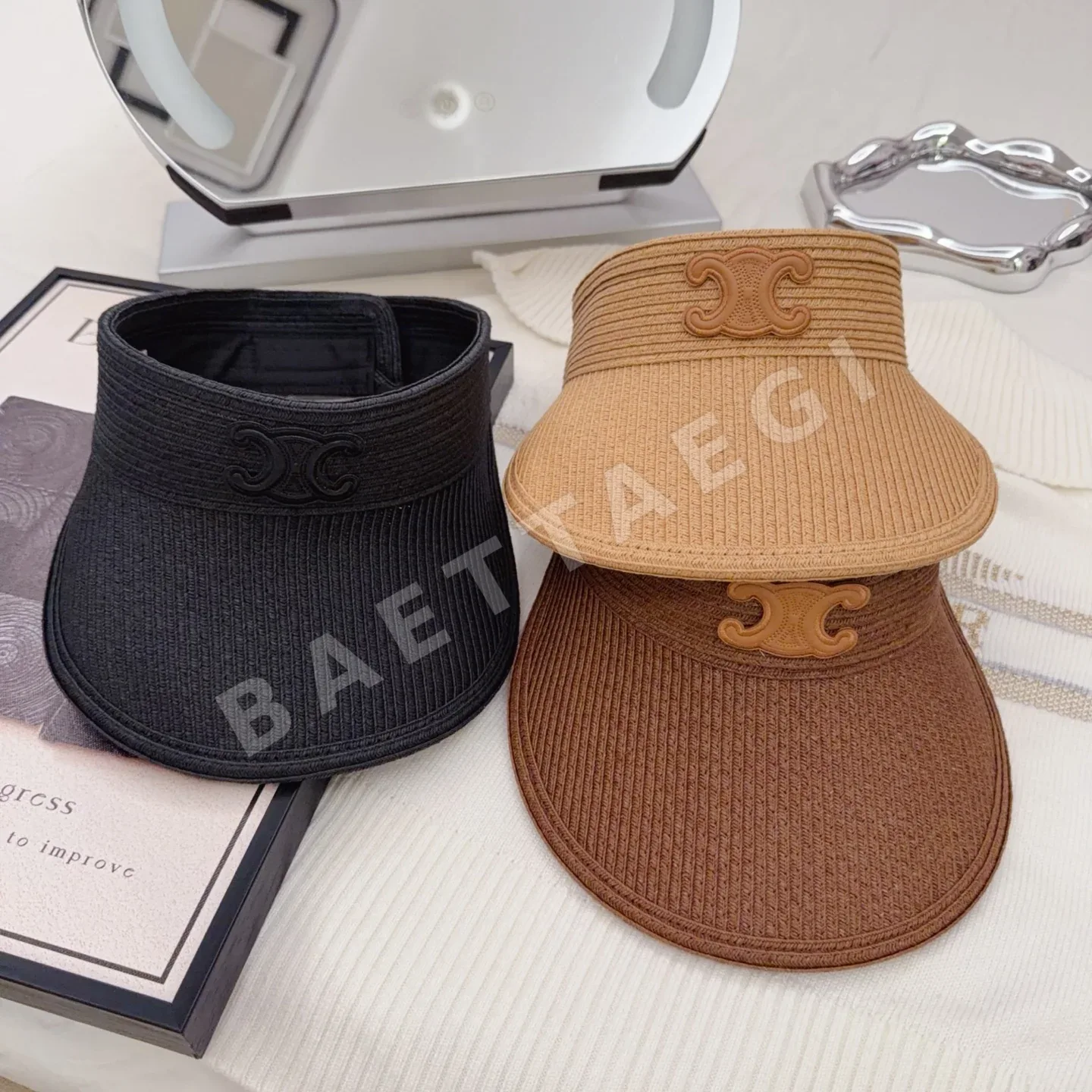 셀린느 개선문 라피아 캡 84050
