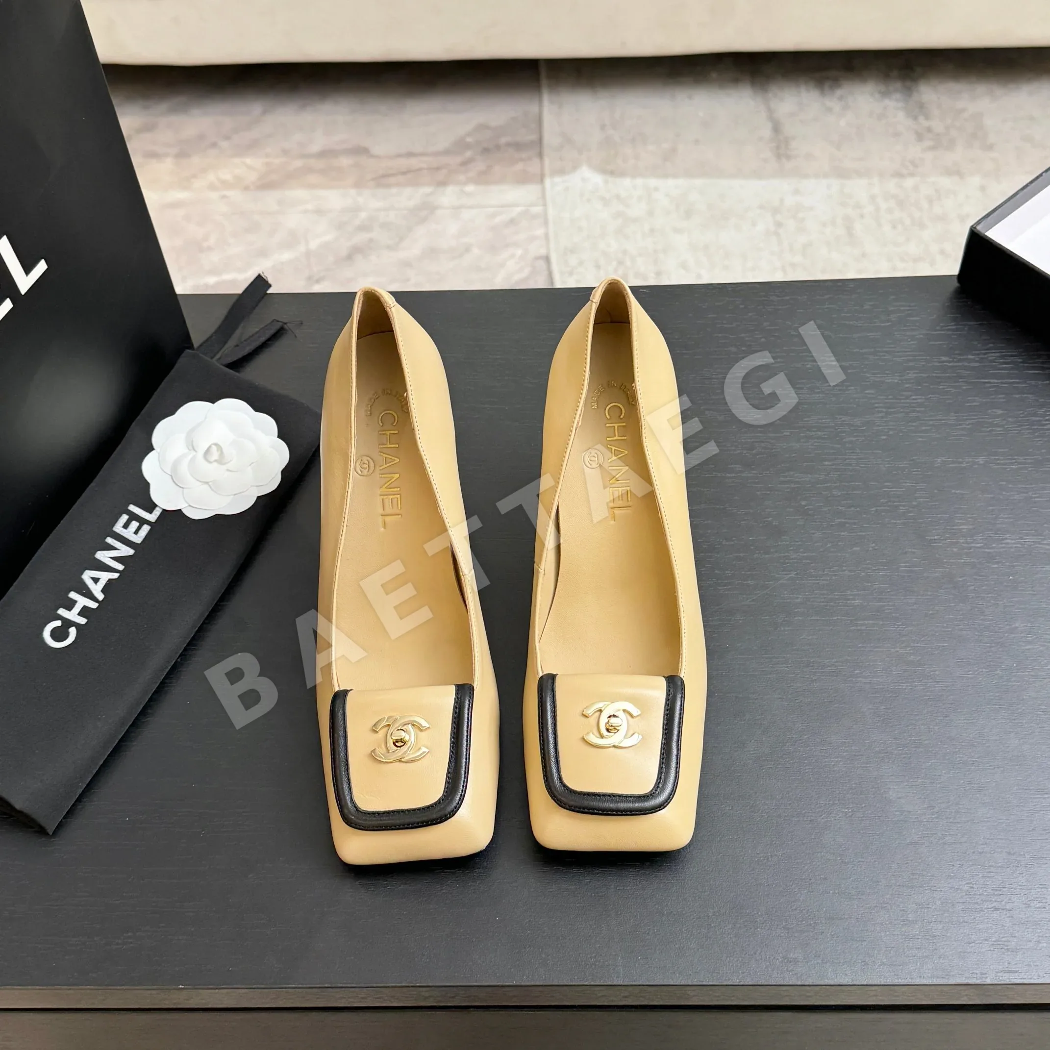 샤넬 더블 C 스티치 스퀘어 토 슬리퍼 샌들 플랫슈즈 98611