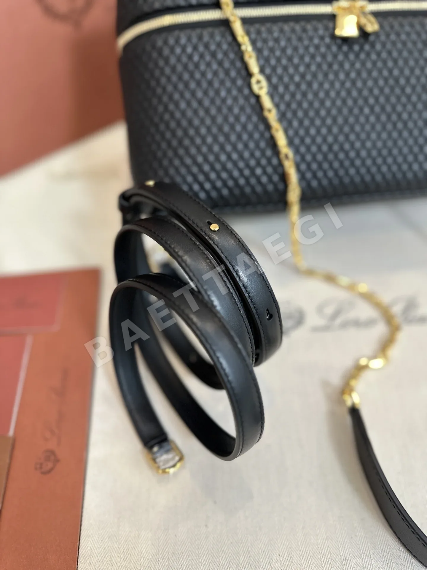 로로피아나 램스킨 숄더 크로스백 상세 이미지 3