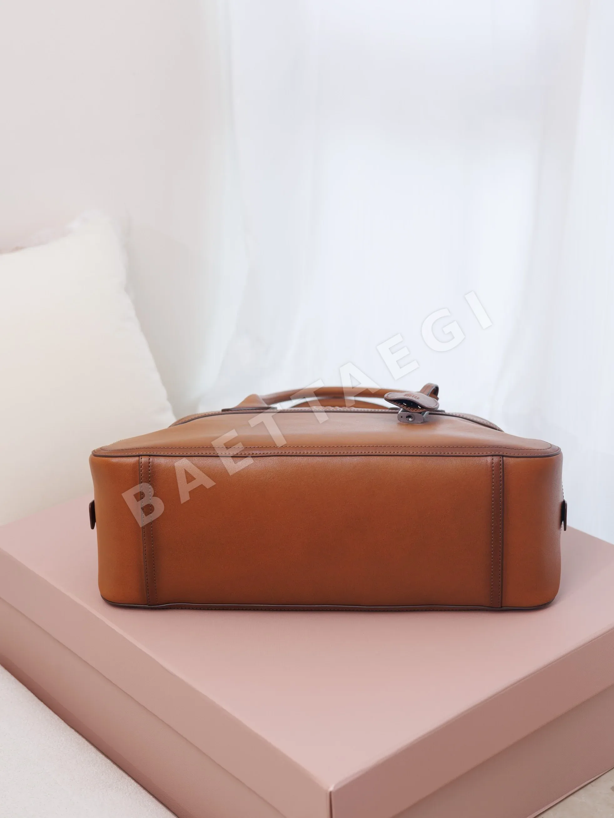 미우미우 레이스 레더 코냑 볼링백 5BB196 M1680 상세 이미지 9