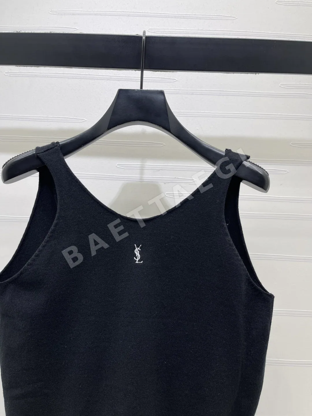 생로랑 여성 리브 코튼 라운드넥 민소매 반팔 티셔츠 상세 이미지 2