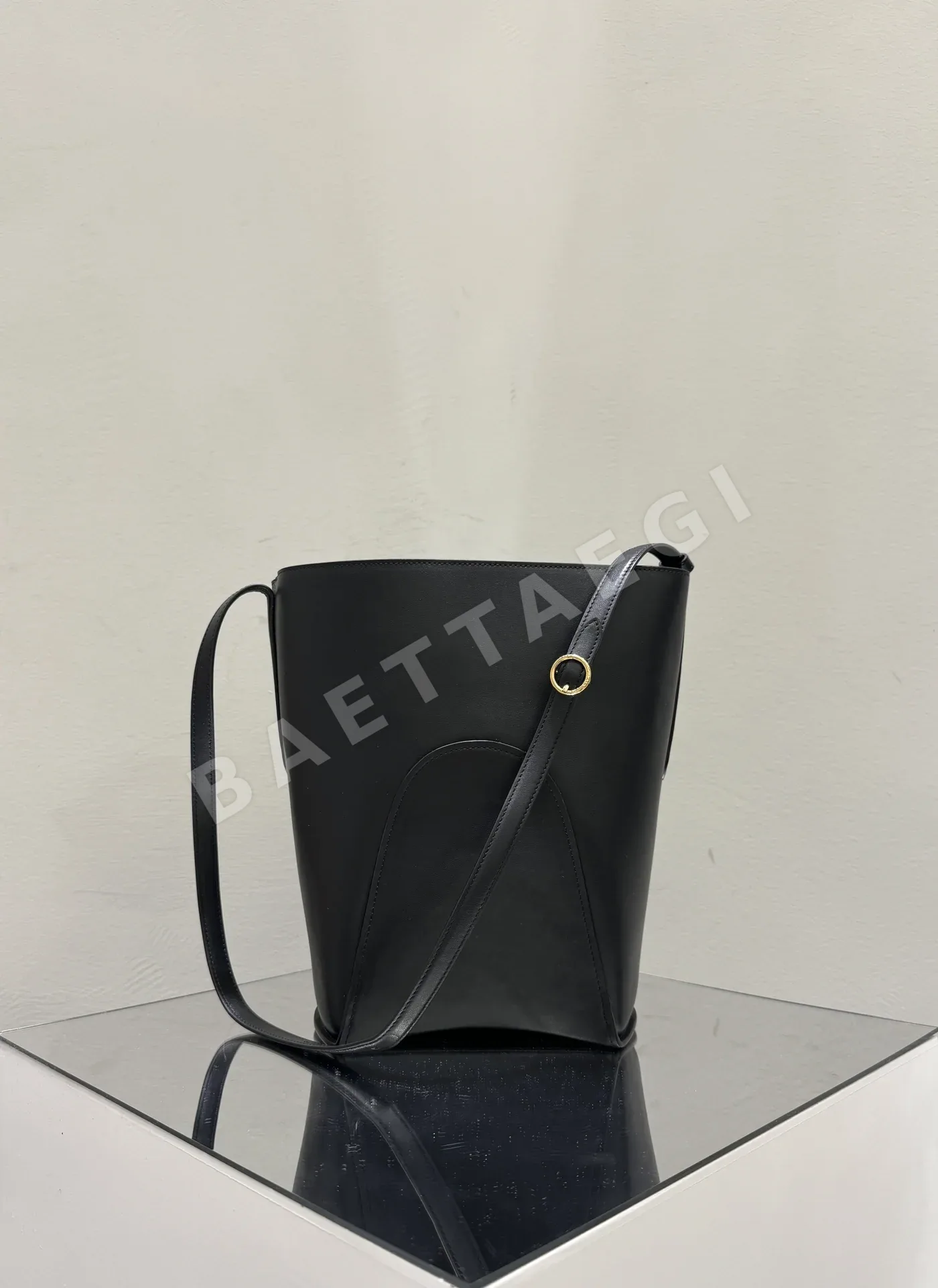 더로우 버킷백 상세 이미지 4