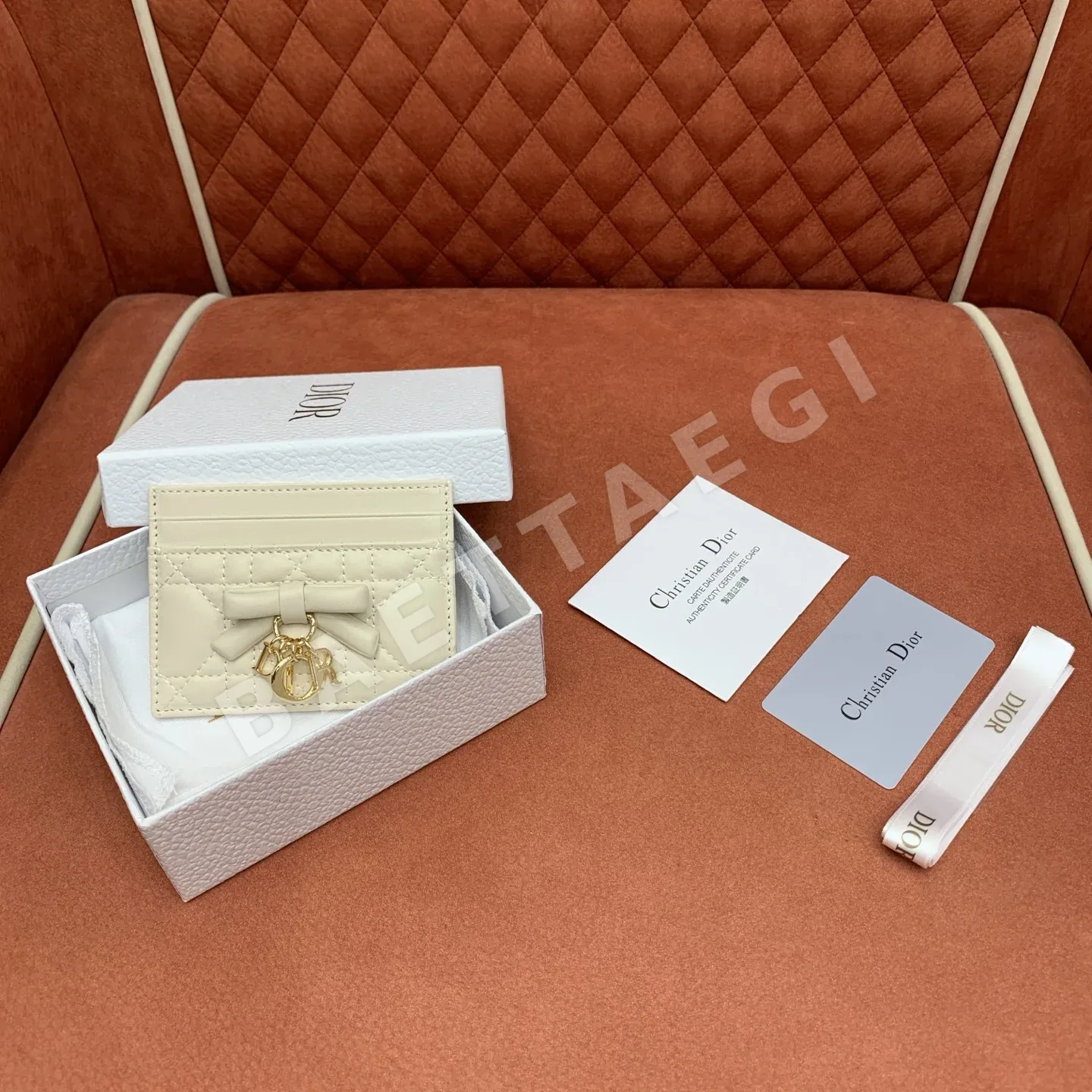 디올 리본 메탈 잠금 램스킨 카드 지갑 188477