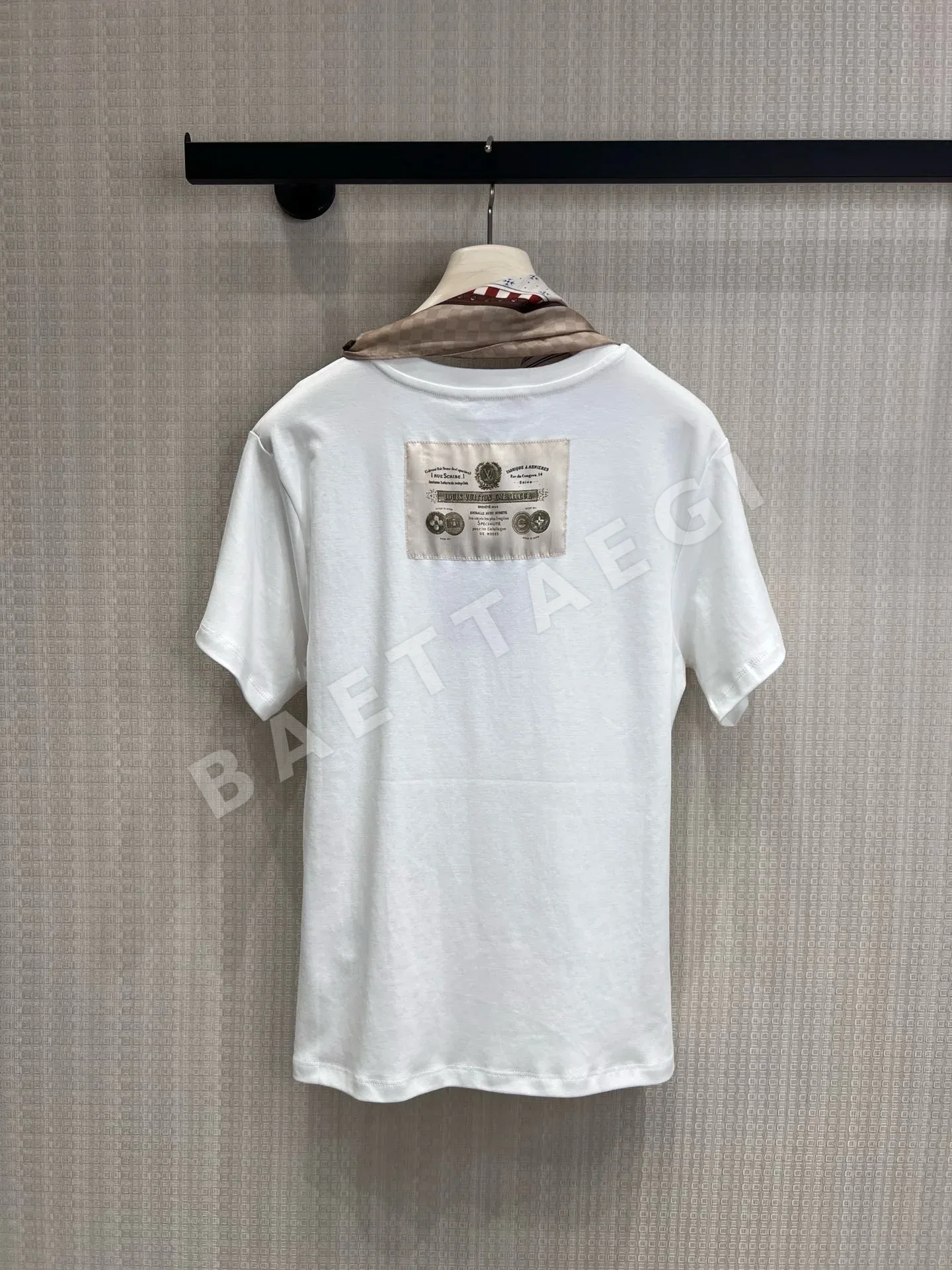 루이비통 실크 새틴 프린트 여성 반팔 티셔츠 상세 이미지 8